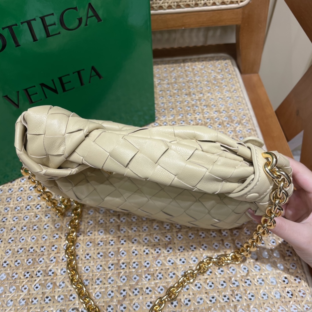 Bottega Veneta MINI CHAIN JODIE 28CM BAG 709562燕麦色