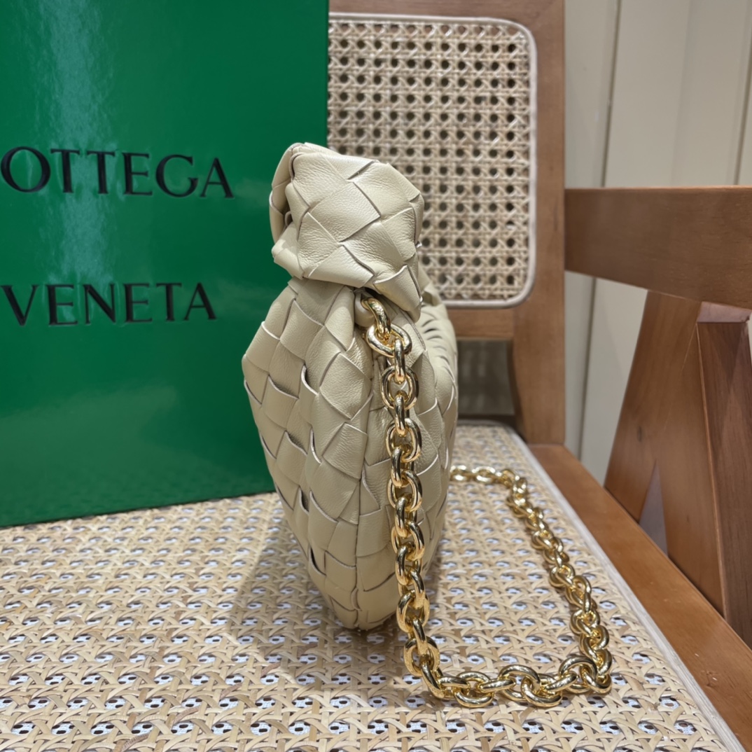 Bottega Veneta MINI CHAIN JODIE 28CM BAG 709562燕麦色