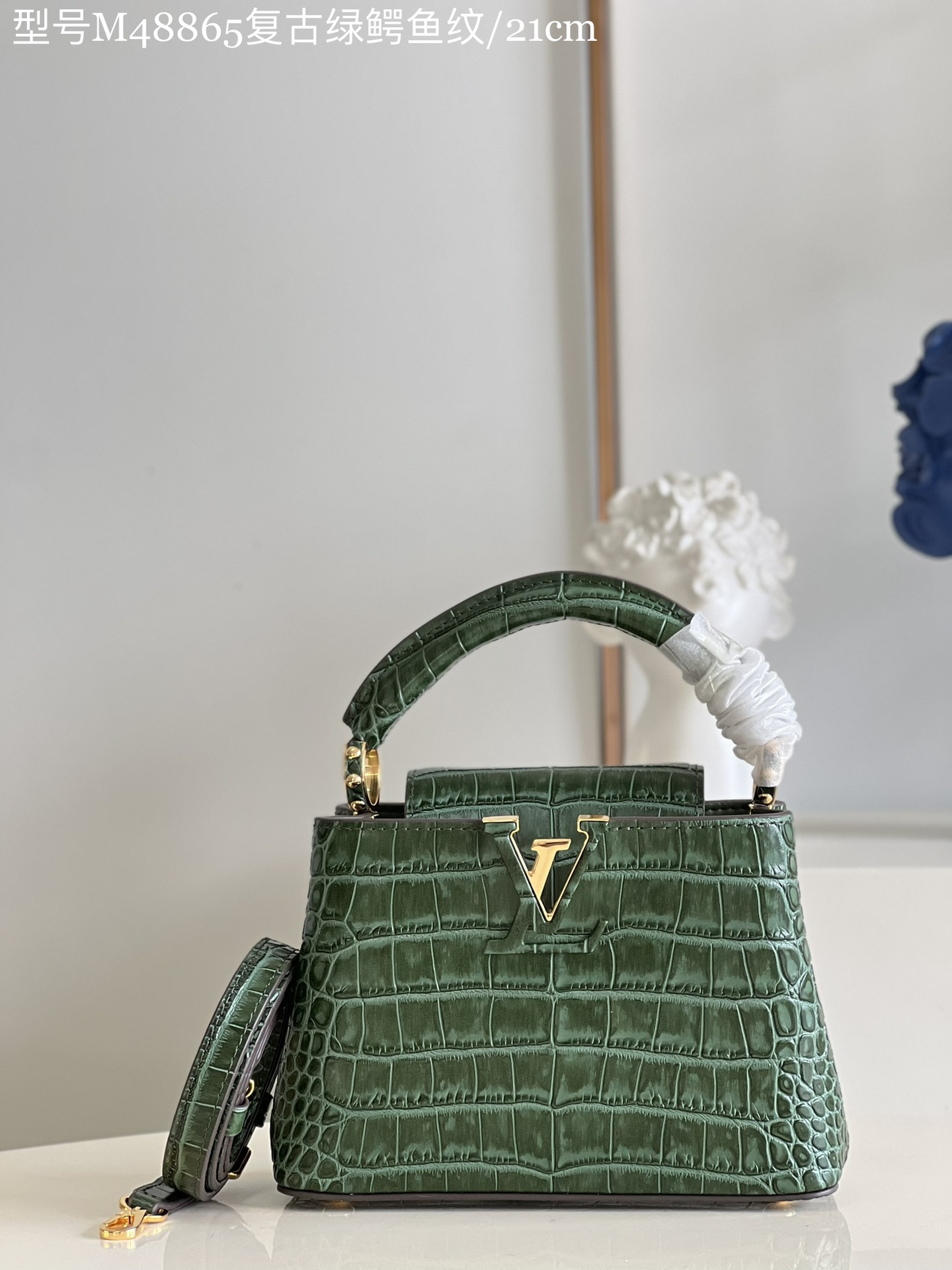 NO:399157,【Exclusive real photo Model M48865 retro green crocodile pattern mini】Capucines mini handbag imported from France, shiny metal trim, unique Capucines cover can be included in the bag to display letter logos, and can be turned outward, presenting Monogram Flower pattern size: 21x14x8 cm N.,LV [original leather],louis vuitton,cowhide19860909【独家实拍 型号M48865复古绿鳄鱼纹 迷你】Capucines 迷你手袋 法国进口小牛皮,闪亮的金属饰件,特有的Capucines搭盖既可收入包内展示字母标识,又可外翻 呈现Monogram Flower图案 size:21x14x8 cm N.,LV【原厂皮】,louis vuitton,cowhide,Bag