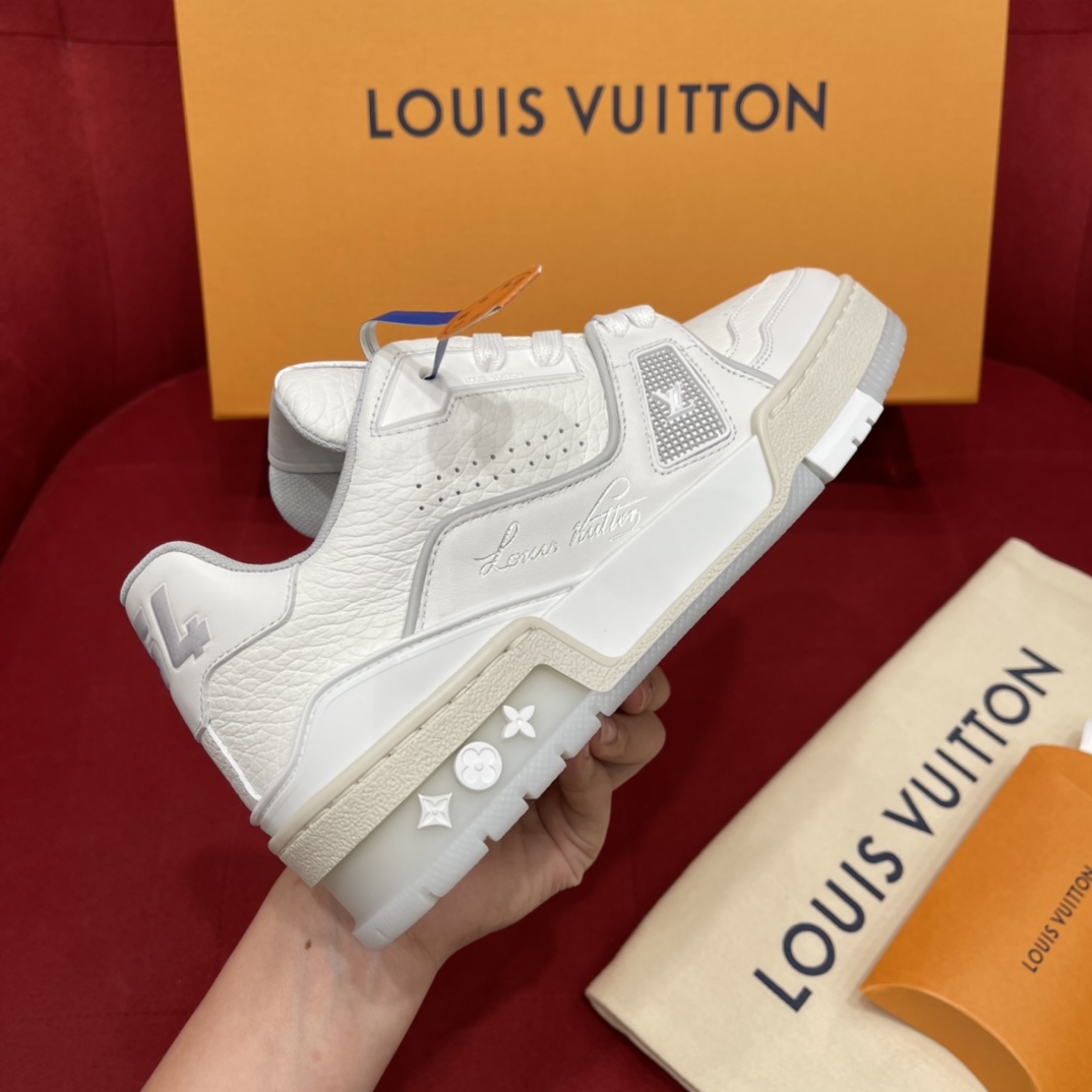 Louis Vuitton 驴牌＃ Trainer白水泥 一年四季_百搭鞋王 配色干净上脚又舒服～完美驾驭各种风格还可以增高 它压根没有缺点～ 白色荔枝纹牛皮 独家开模的大底 35-40码