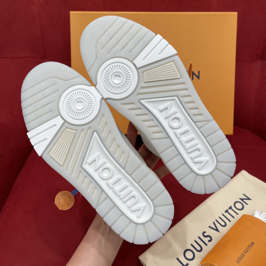 Louis Vuitton 驴牌＃ Trainer白水泥 一年四季_百搭鞋王 配色干净上脚又舒服～完美驾驭各种风格还可以增高 它压根没有缺点～ 白色荔枝纹牛皮 独家开模的大底 35-40码