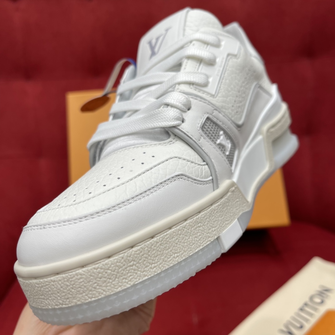 Louis Vuitton 驴牌＃ Trainer白水泥 一年四季_百搭鞋王 配色干净上脚又舒服～完美驾驭各种风格还可以增高 它压根没有缺点～ 白色荔枝纹牛皮 独家开模的大底 35-40码