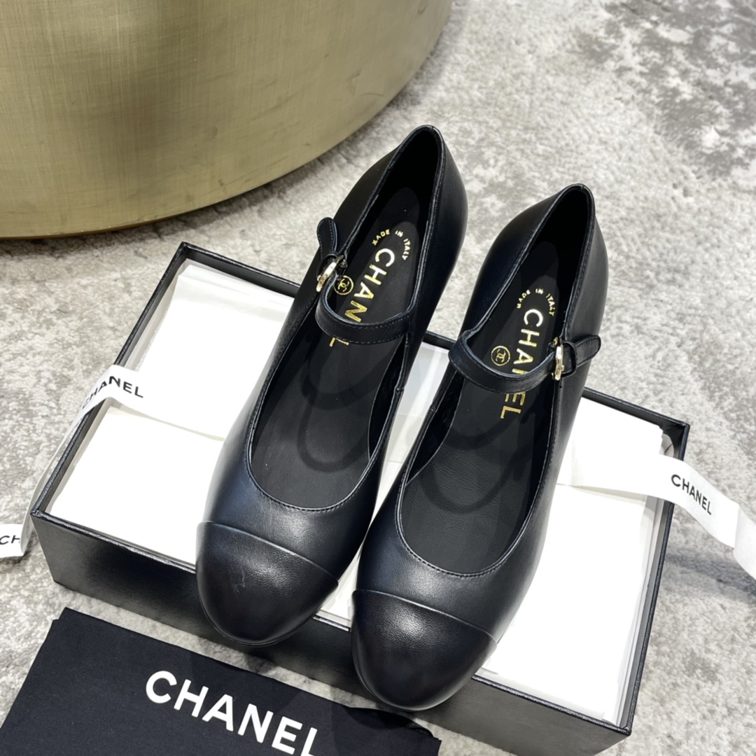 CHANEL Mary Jane сандалии подиумная модель подкладка из овечьей кожи подошва из натуральной итальянской кожи подчеркивает белизну и элегантность