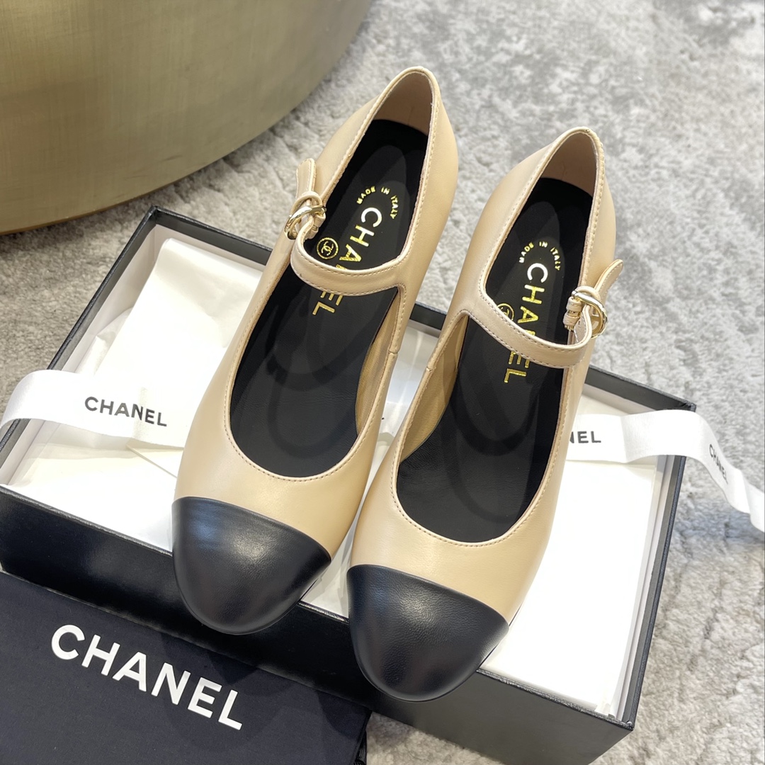 CHANEL Mary Jane сандалии подиумная модель подкладка из овечьей кожи подошва из натуральной итальянской кожи подчеркивает белизну кожи и добавляет элегантности