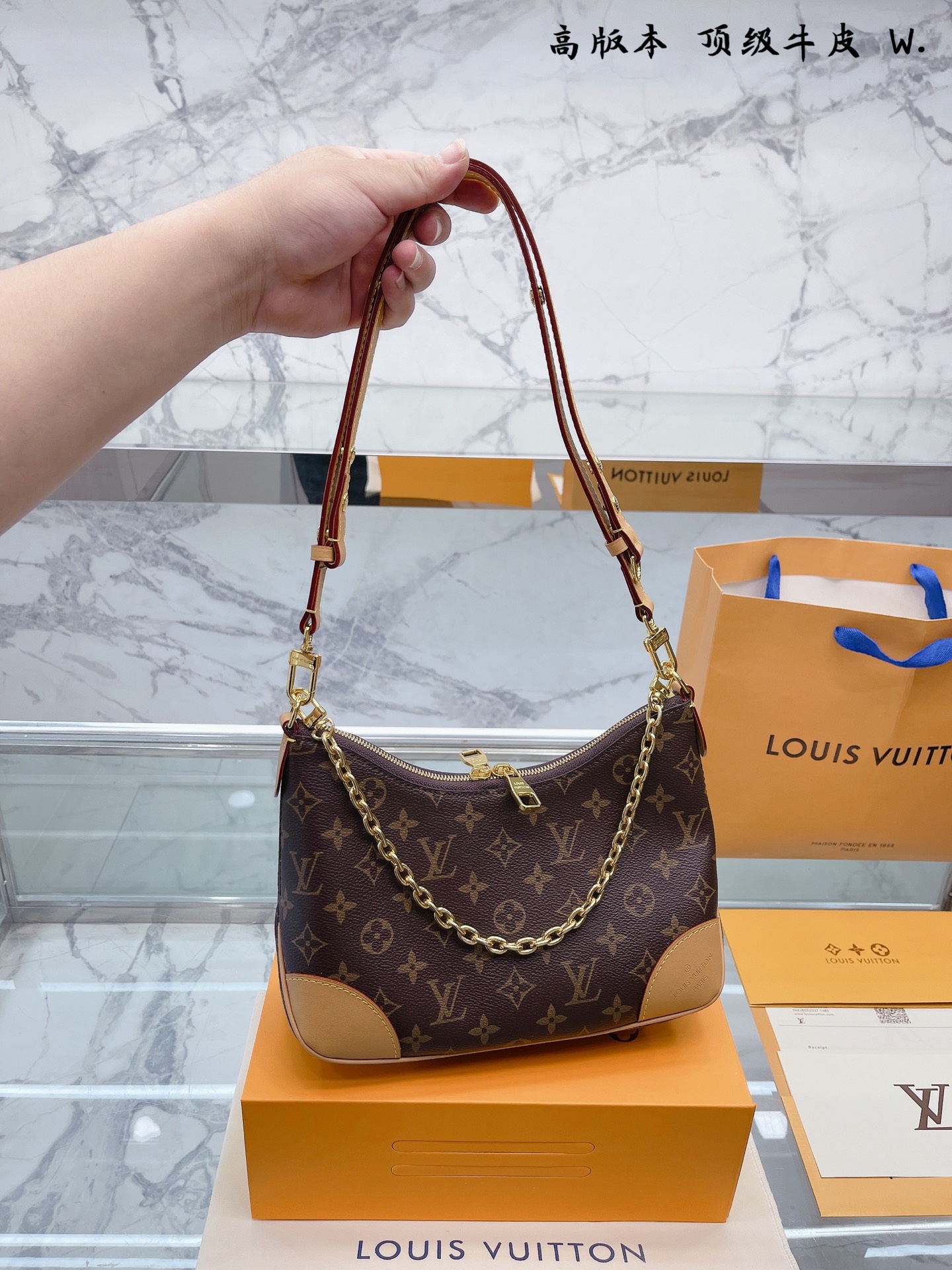 K5 原单 牛皮  Louis Vuitton 路易威登 LV  Boulogne邮差包 单肩斜挎包刷爆某书 超级 男士们，女士们，通通可以使用 大牌明星时尚达人 最爱单品 经典老花，真心狂推各位必留款 容量也很大 满足日常需求 尺寸 27 20cm