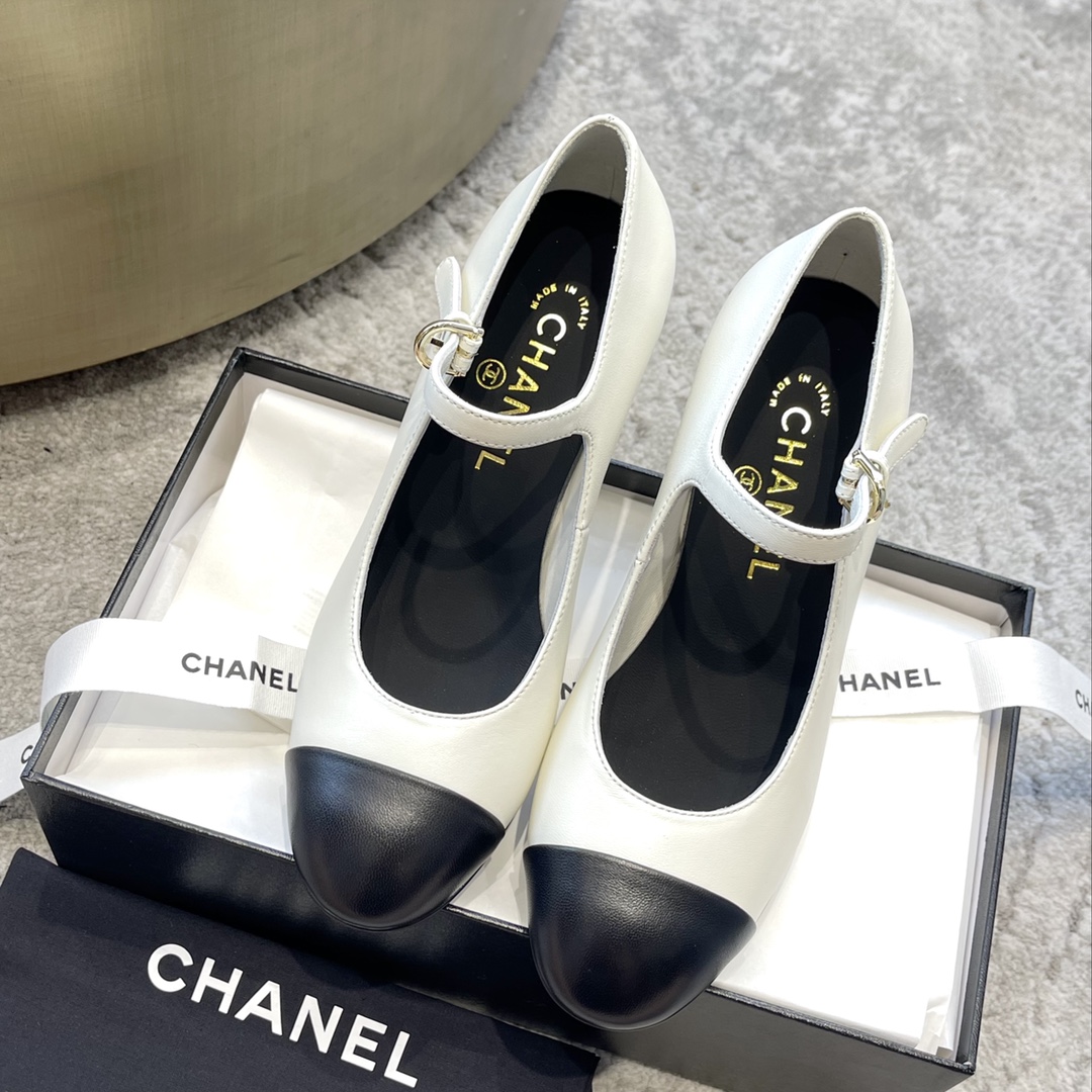CHANEL Mary Jane сандалии подиумная модель подкладка из овечьей кожи подошва из натуральной итальянской кожи подчеркивает белизну кожи и добавляет элегантности