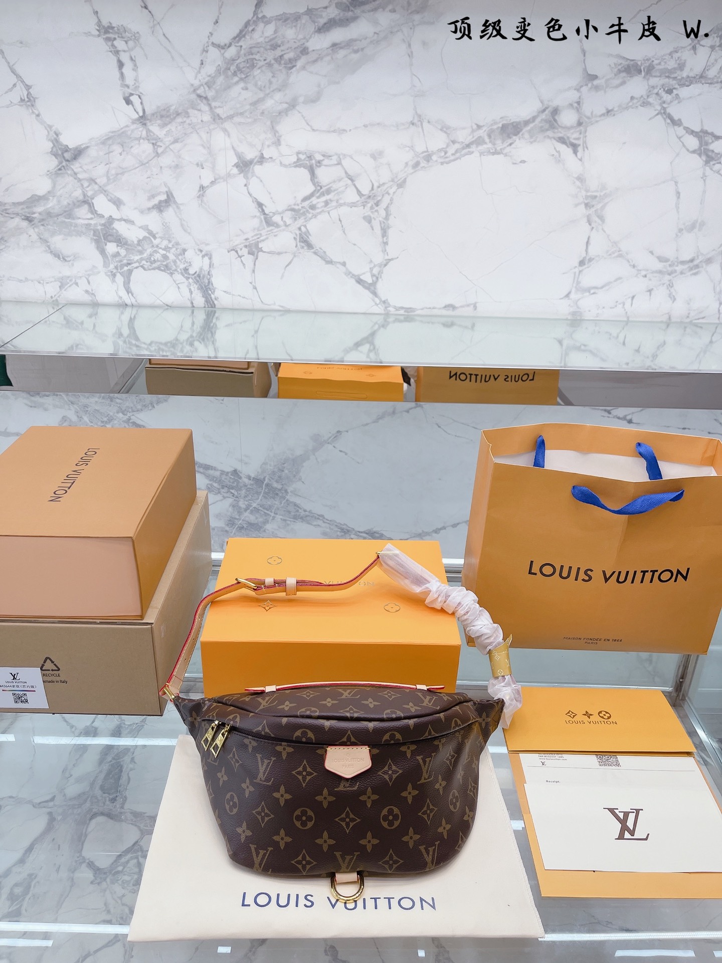 K5 原单品质   Louis Vuitton 路易威登 LV  Bumbag 腰包 变色小牛皮  Louis Vuitton 路易威登 LV 专柜爆款系列多用款背胸包 腰包 斜挎包 一包多用哦 男女通用款哦 众多明星追捧的单品哦 原版面料五金 原单品质 内里超大容量出门旅游首选 超高回头率 尺寸 拉链开口长31cm 专柜免税店飞机盒包装