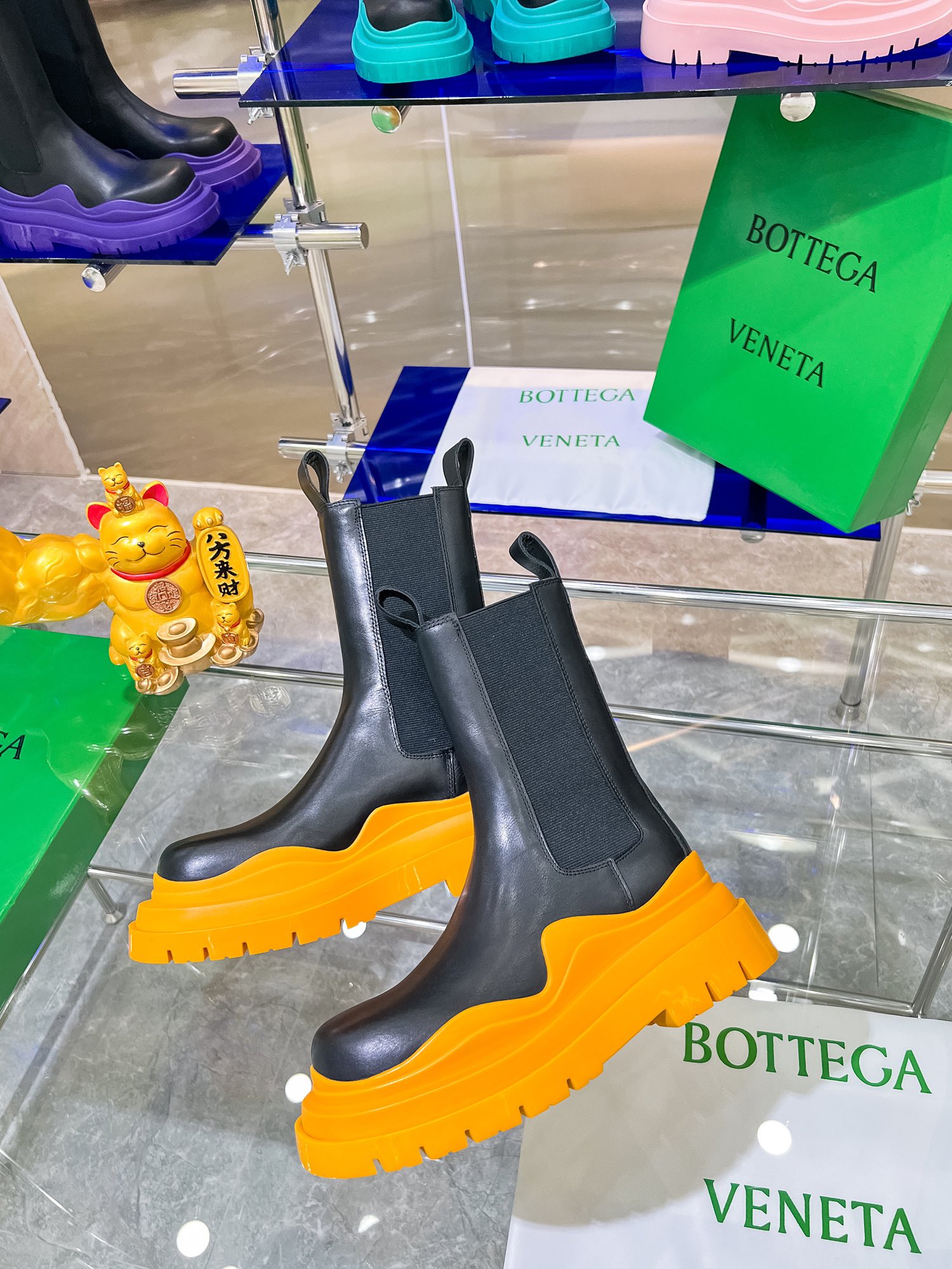Bottega V Introduces New Bottom-Heavy Boots Series with Colorful Design - 图片 8