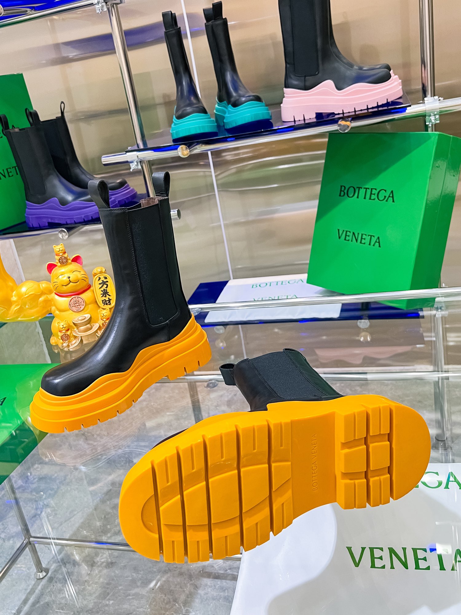 Bottega V Introduces New Bottom-Heavy Boots Series with Colorful Design - 图片 6