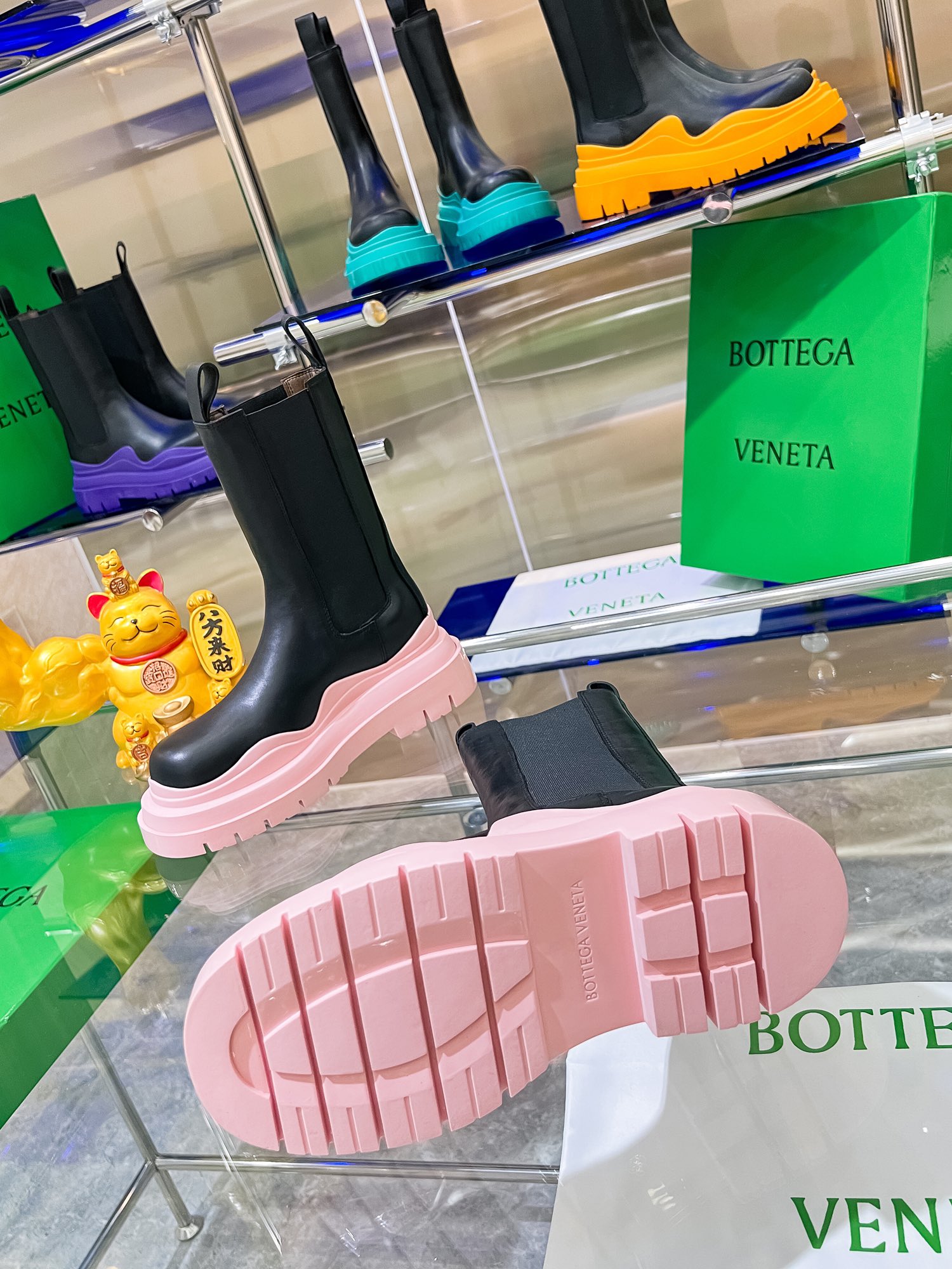 Bottega V Unveils New Series of Colorful Bottom-Heavy Boots - 图片 9