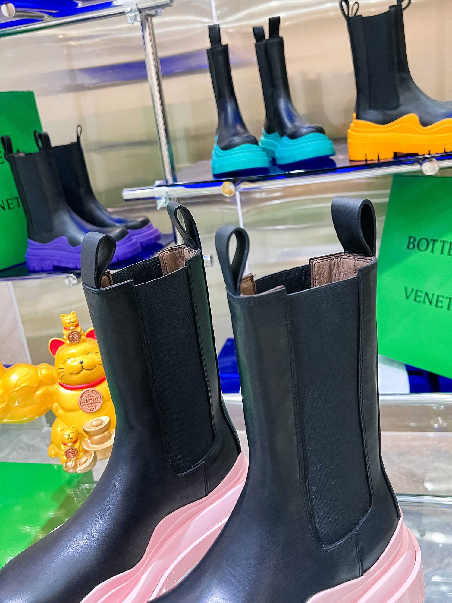 Bottega V Unveils New Series of Colorful Bottom-Heavy Boots - 图片 8