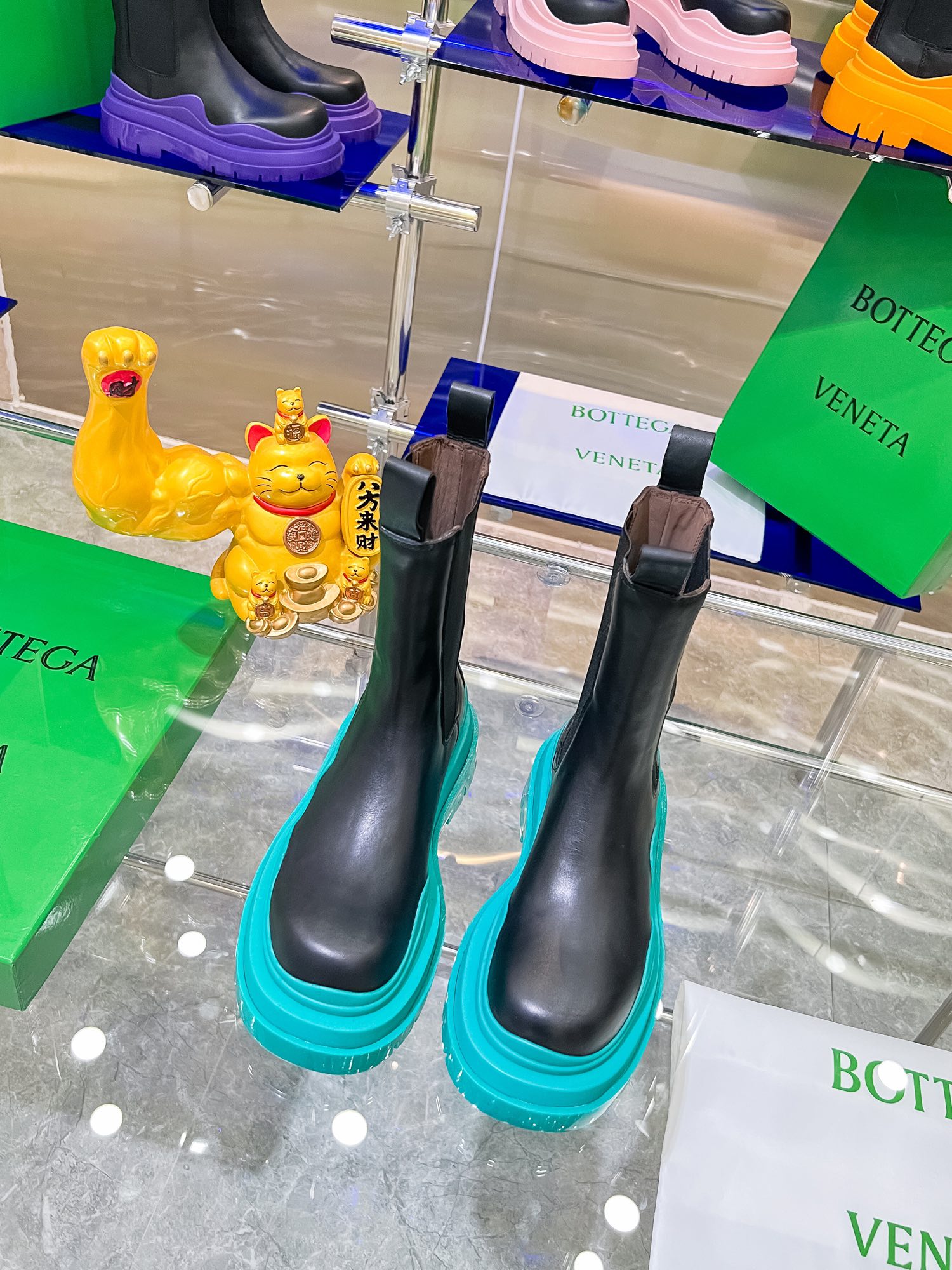 Bottega V’s New Bottom-Heavy Boots: P-bot 900 Series Review - 图片 1