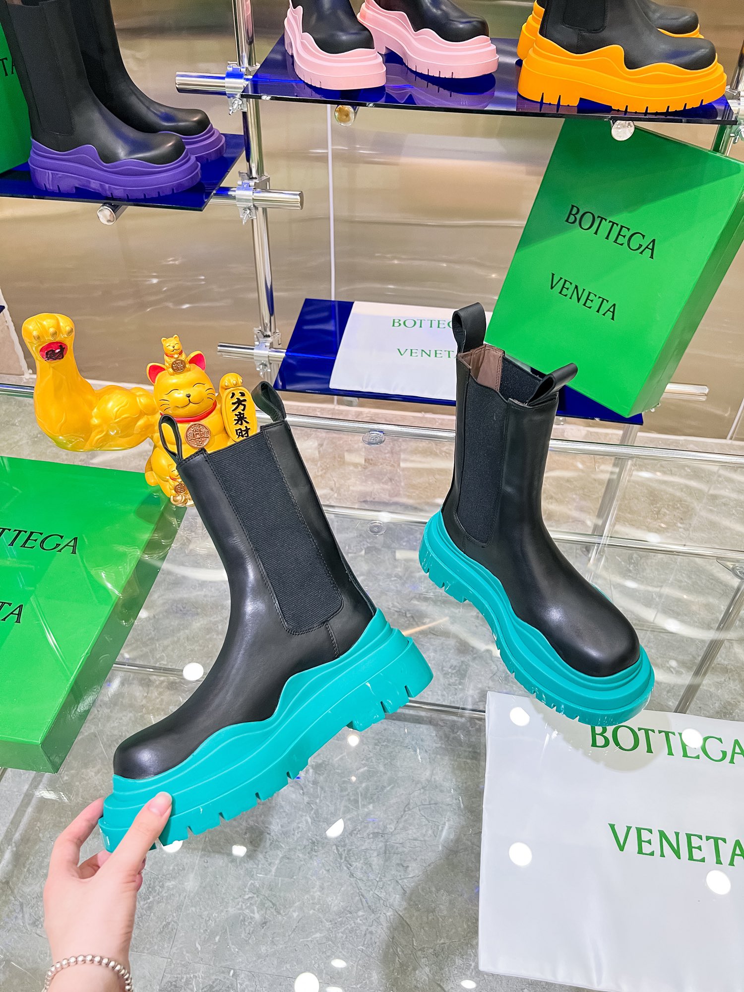Bottega V’s New Bottom-Heavy Boots: P-bot 900 Series Review - 图片 9
