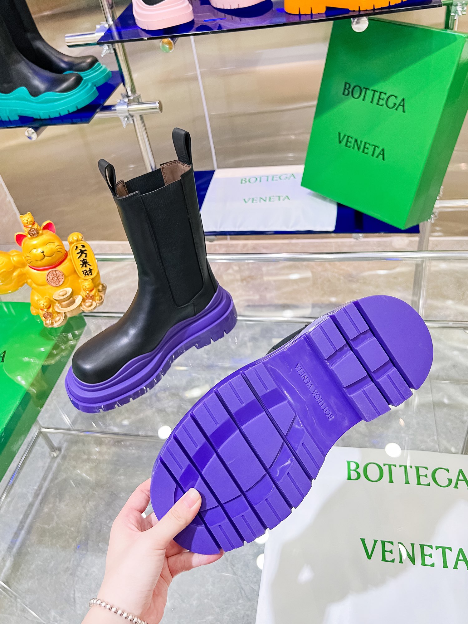 Bottega V’s New Coloured Bottom-Heavy Boots Series for P-bot 900 Men and Women - 图片 7