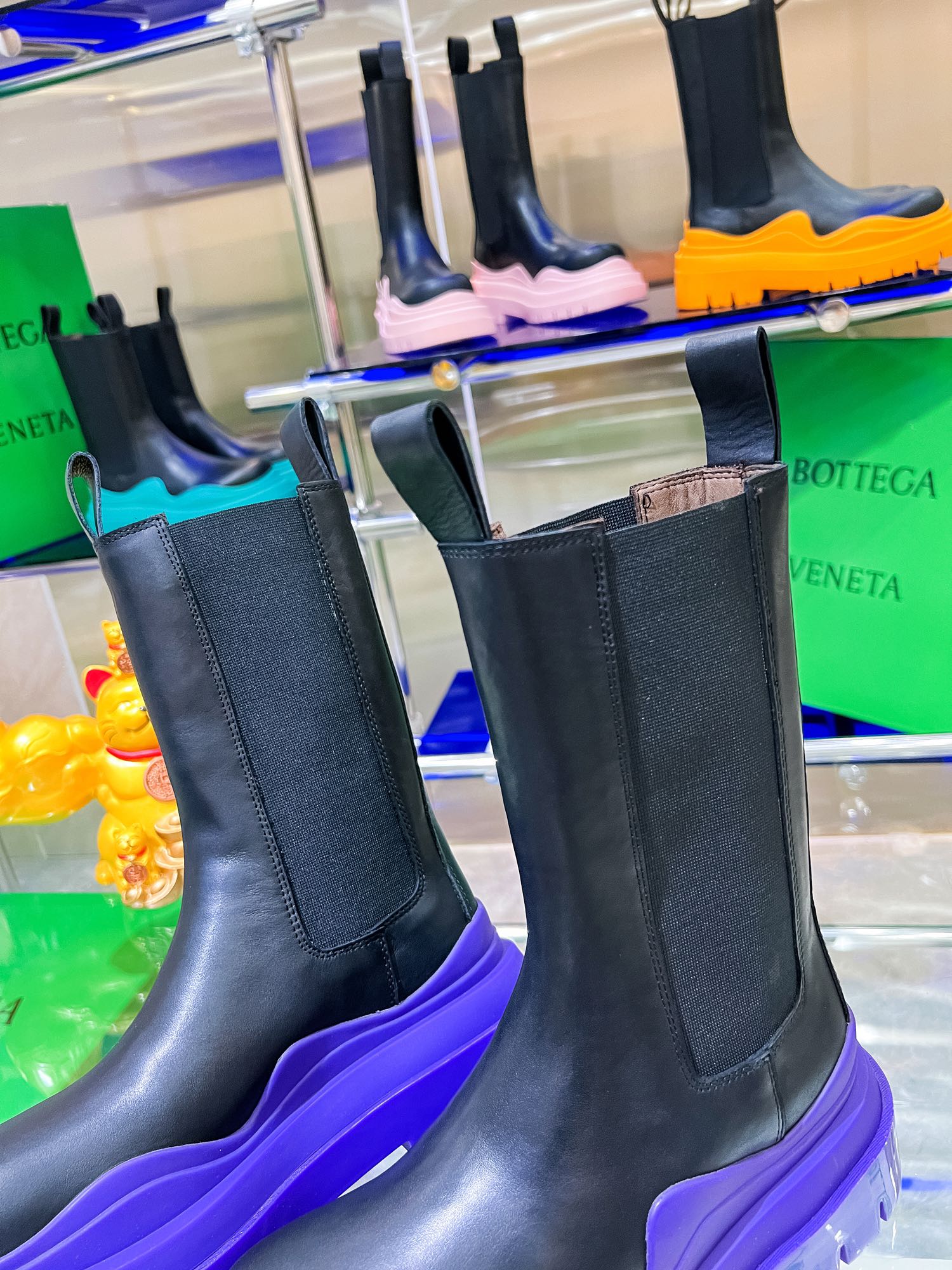 Bottega V’s New Coloured Bottom-Heavy Boots Series for P-bot 900 Men and Women - 图片 5