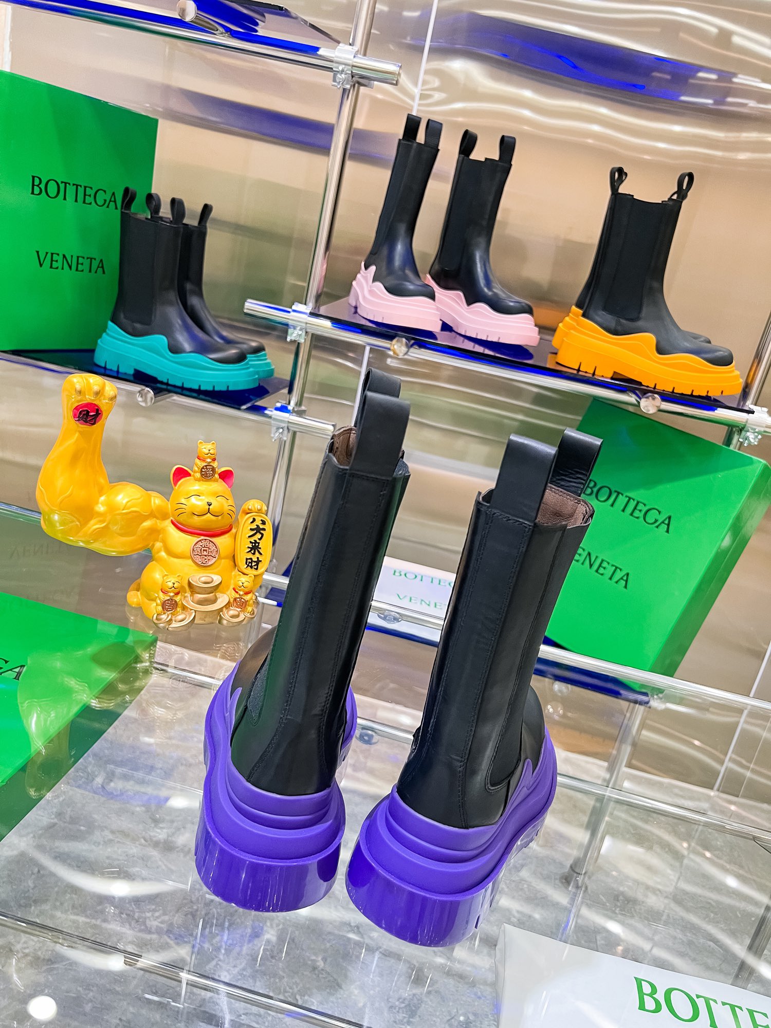 Bottega V’s New Coloured Bottom-Heavy Boots Series for P-bot 900 Men and Women - 图片 9