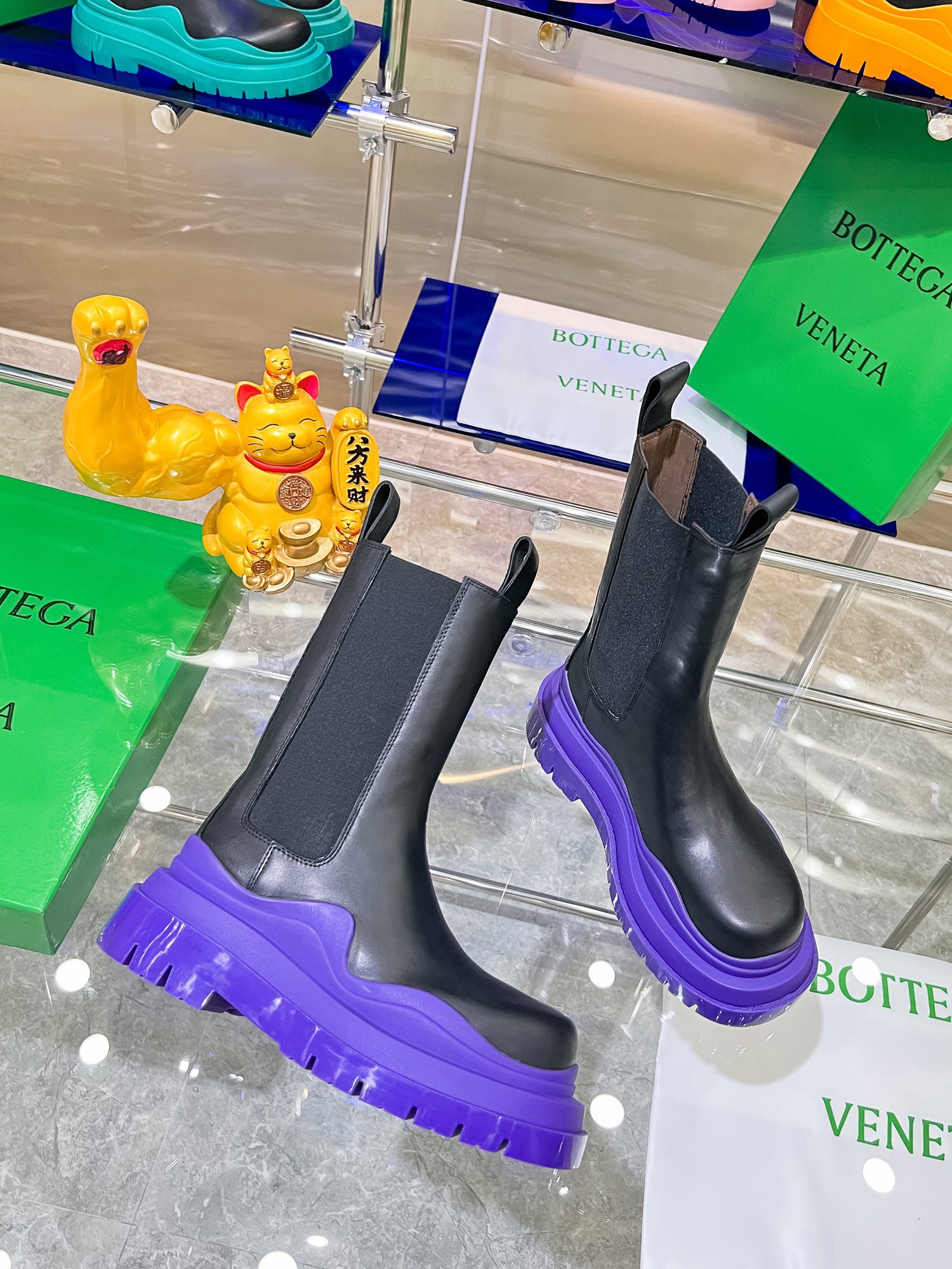 Bottega V’s New Coloured Bottom-Heavy Boots Series for P-bot 900 Men and Women - 图片 4