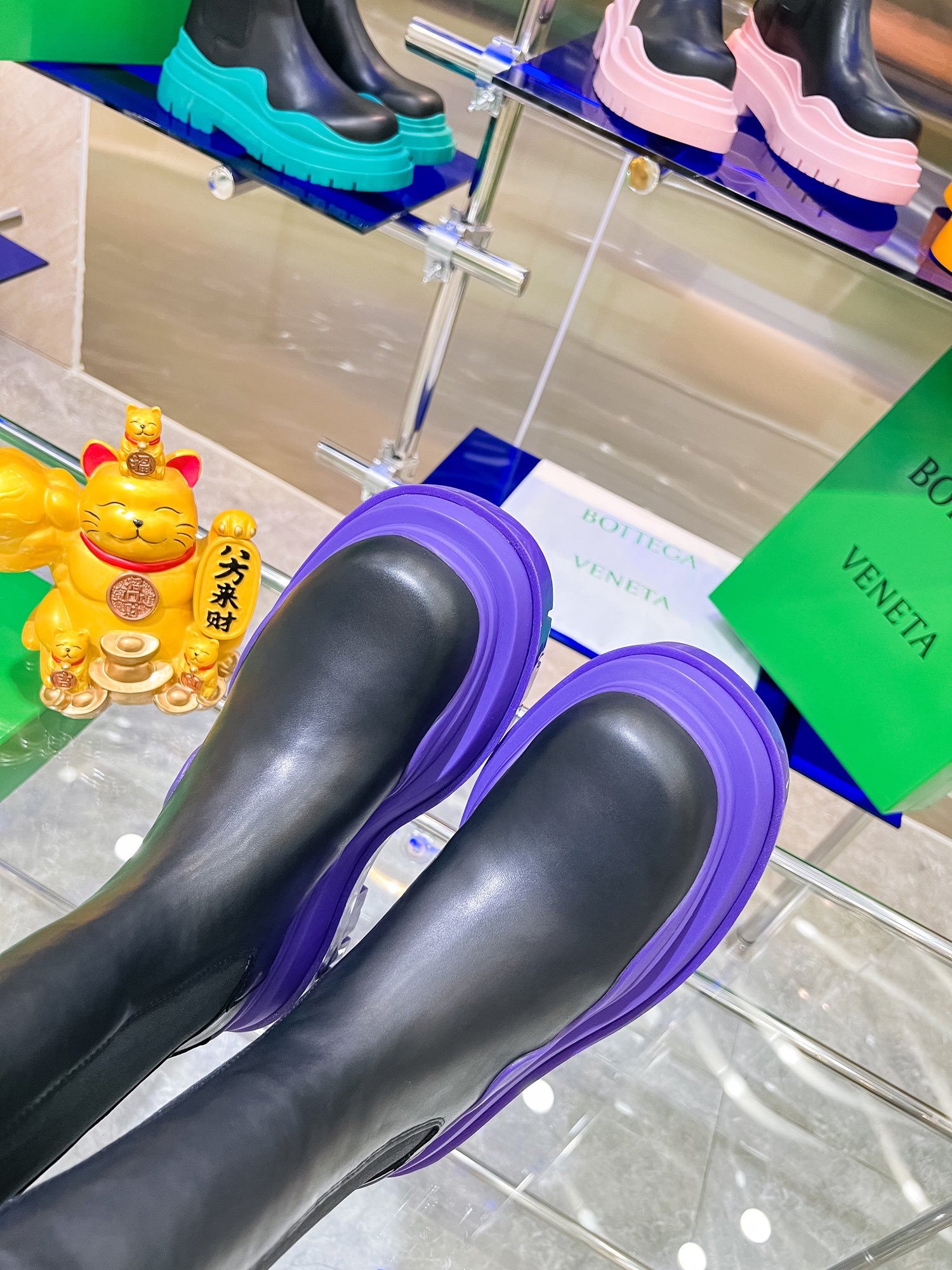 Bottega V’s New Coloured Bottom-Heavy Boots Series for P-bot 900 Men and Women - 图片 6