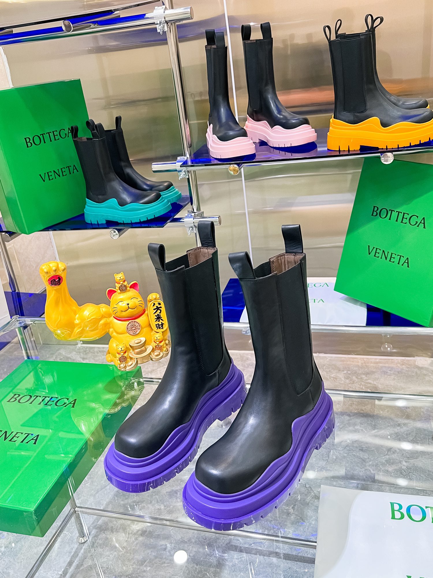 Bottega V’s New Coloured Bottom-Heavy Boots Series for P-bot 900 Men and Women - 图片 1