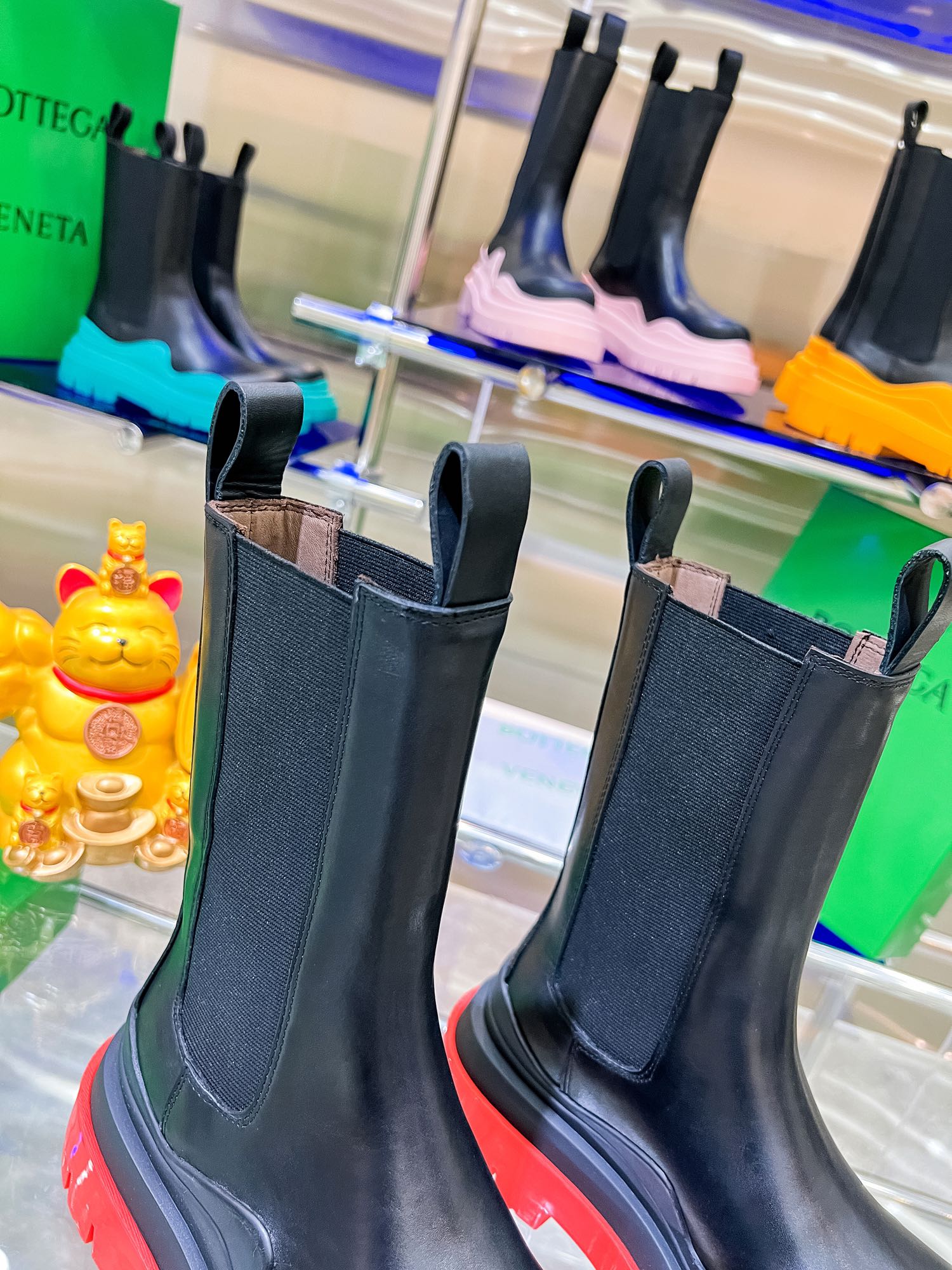 New Bottega V Coloured Bottom-Heavy Boots Series Unveiled with Exaggerated Design - 图片 7