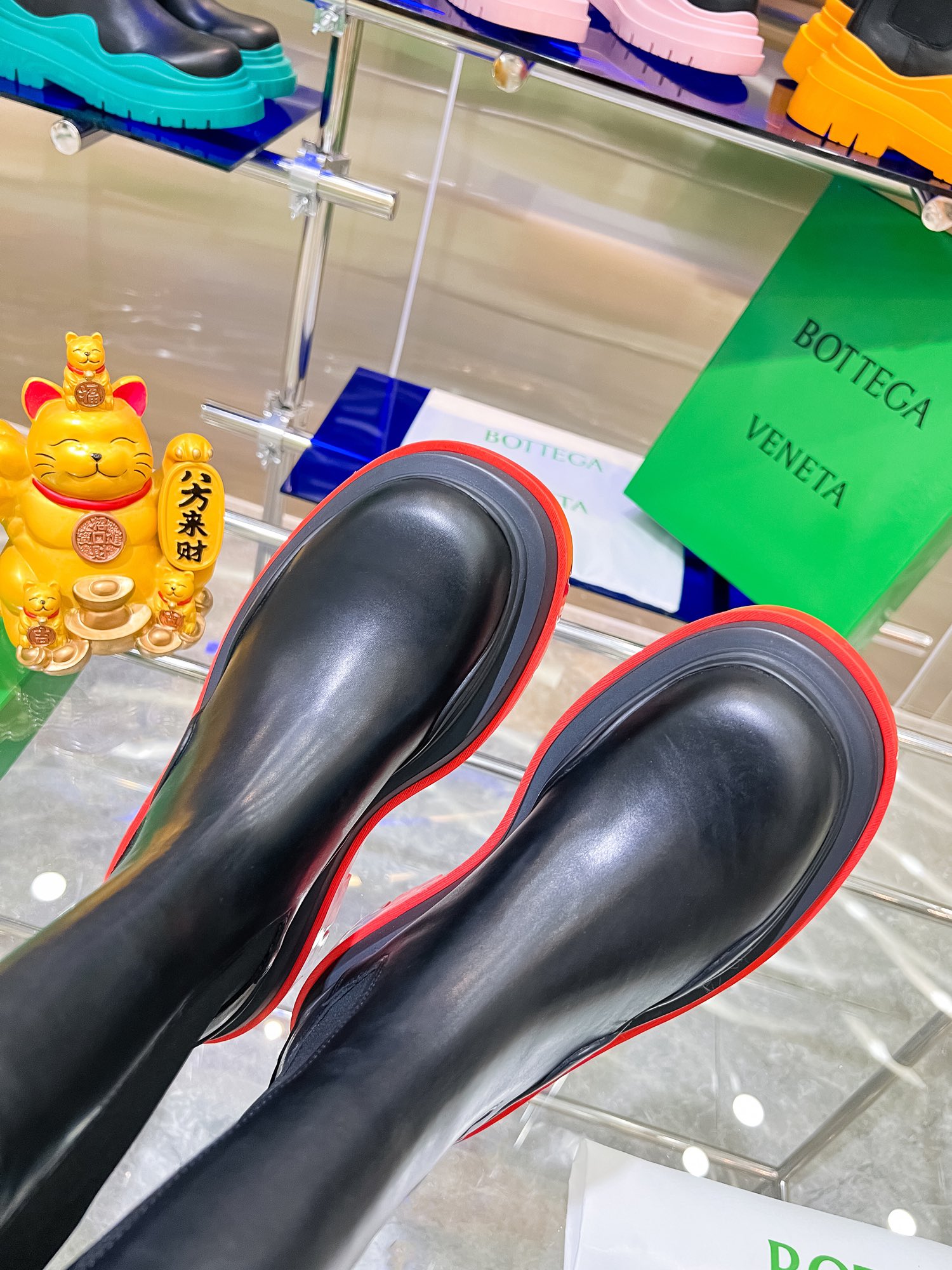 New Bottega V Coloured Bottom-Heavy Boots Series Unveiled with Exaggerated Design - 图片 8