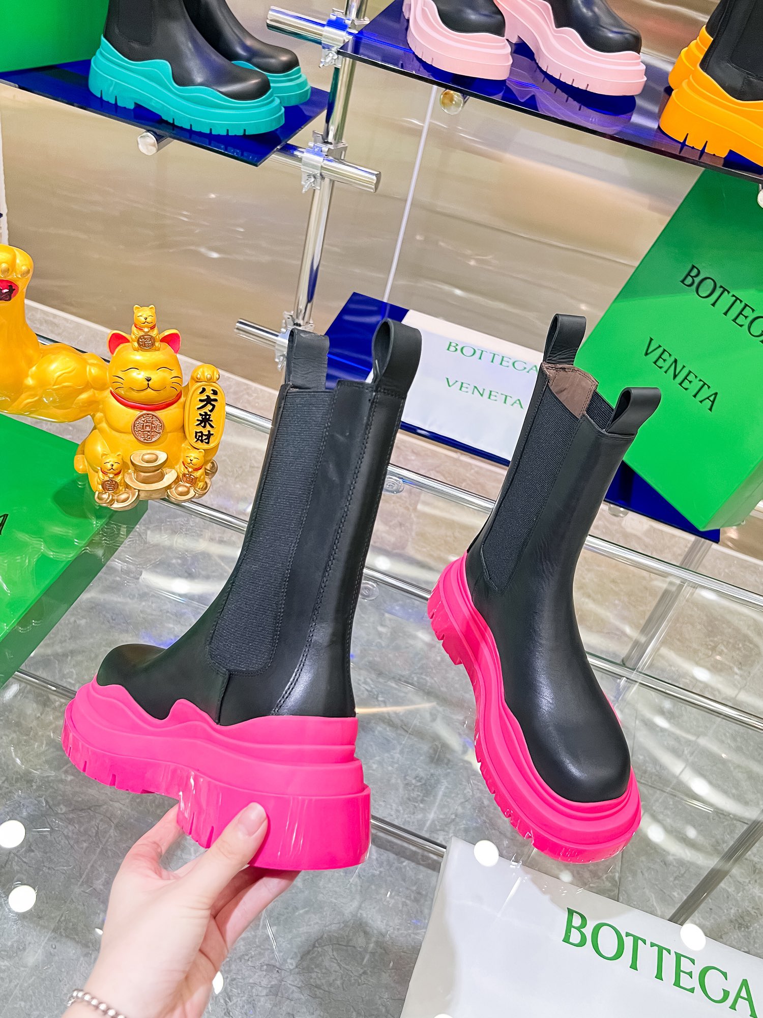 Bottega V’s New Coloured Bottom-Heavy Boots: P-bot 900 Series Launch - 图片 4