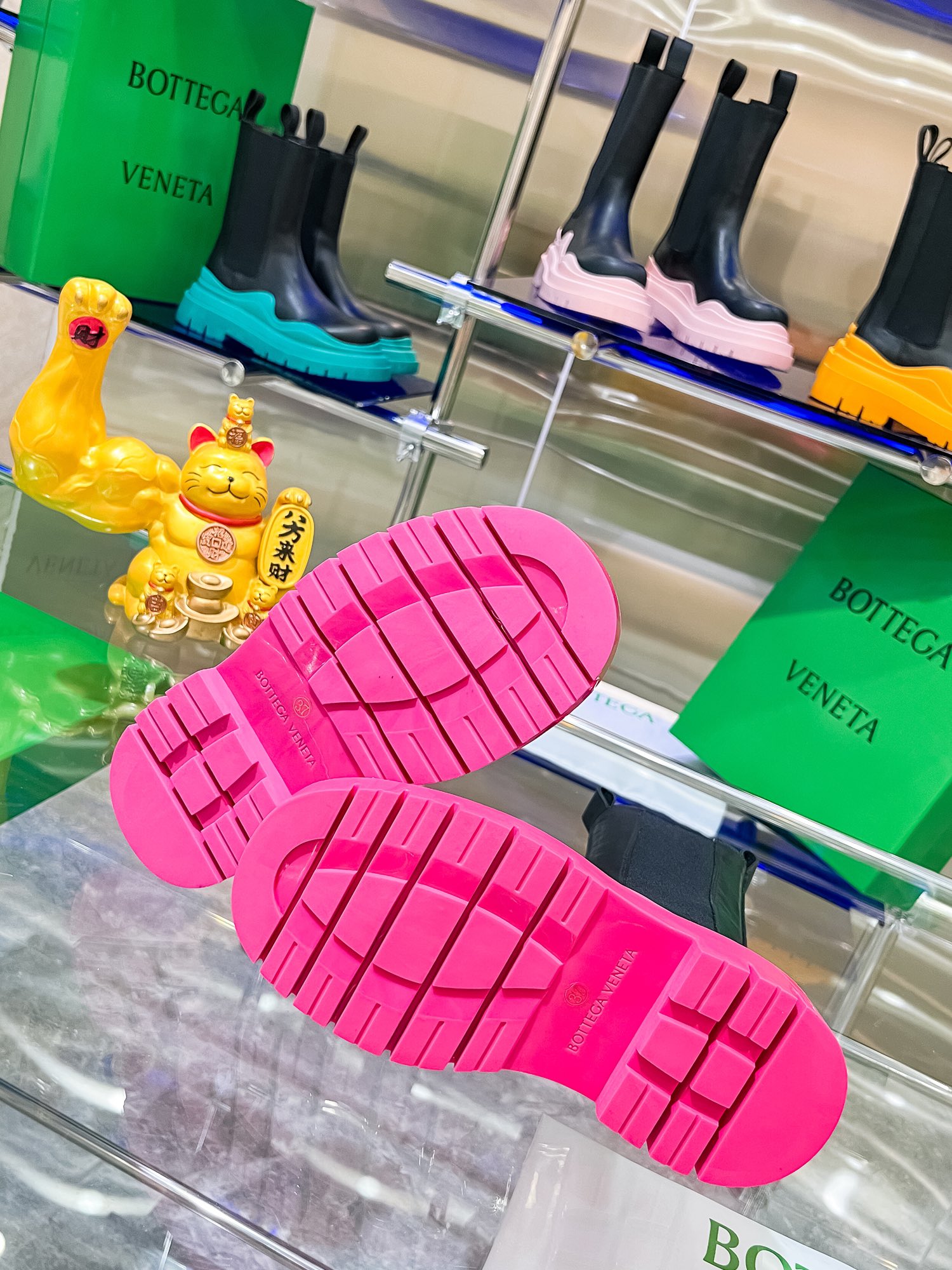 Bottega V’s New Coloured Bottom-Heavy Boots: P-bot 900 Series Launch - 图片 9