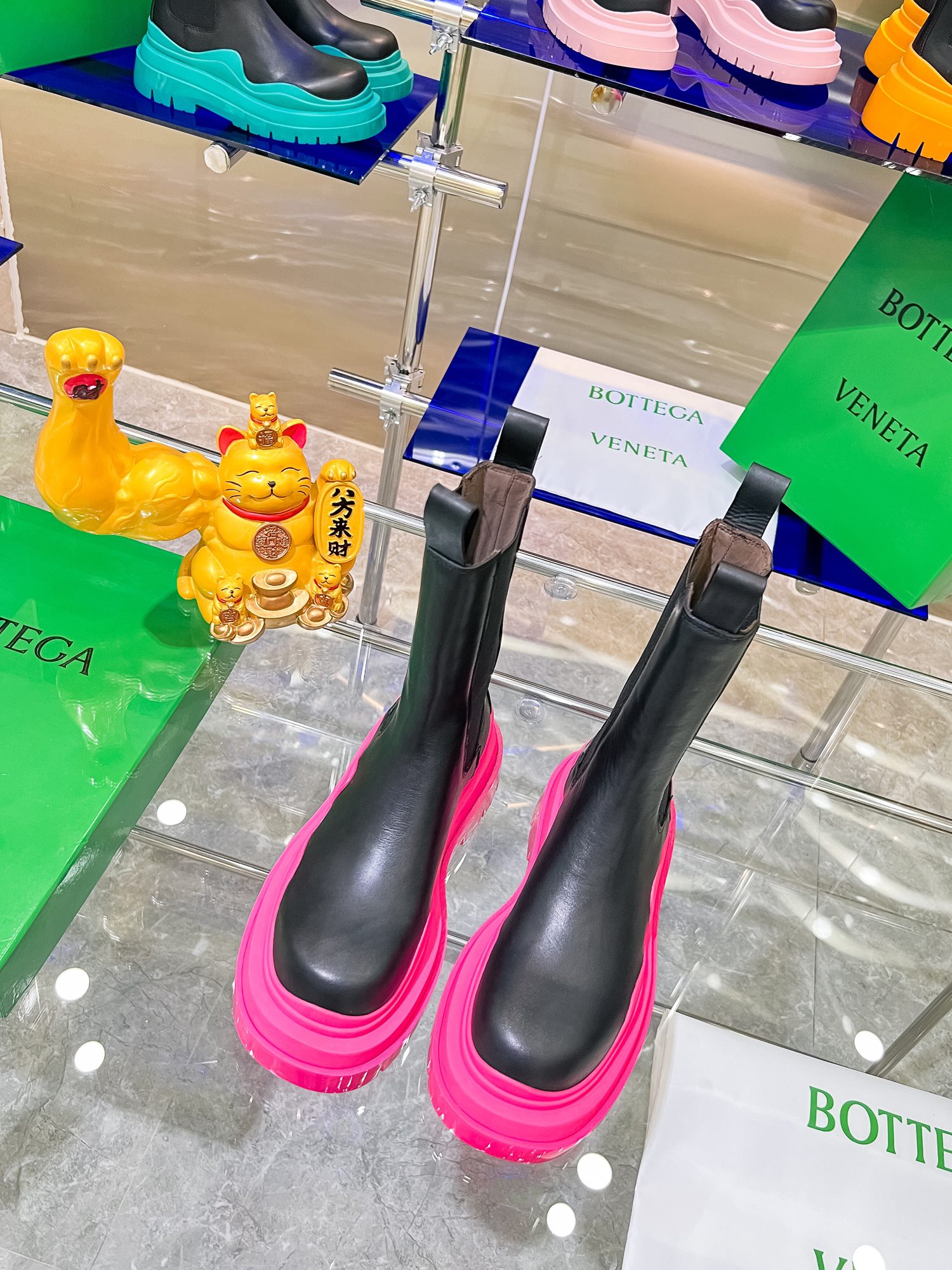 Bottega V’s New Coloured Bottom-Heavy Boots: P-bot 900 Series Launch - 图片 2