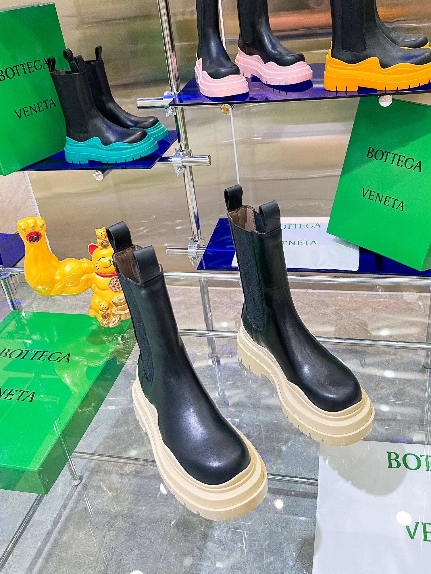Bottega V’s New Bottom-Heavy Boots: P-bot 900 Series Upgrade. - 图片 2