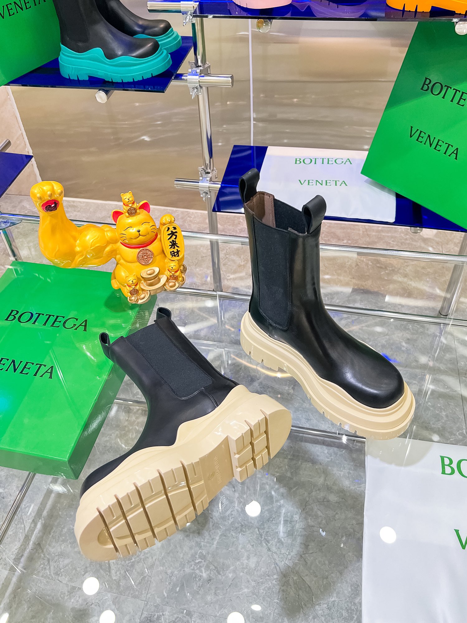 Bottega V’s New Bottom-Heavy Boots: P-bot 900 Series Upgrade. - 图片 6