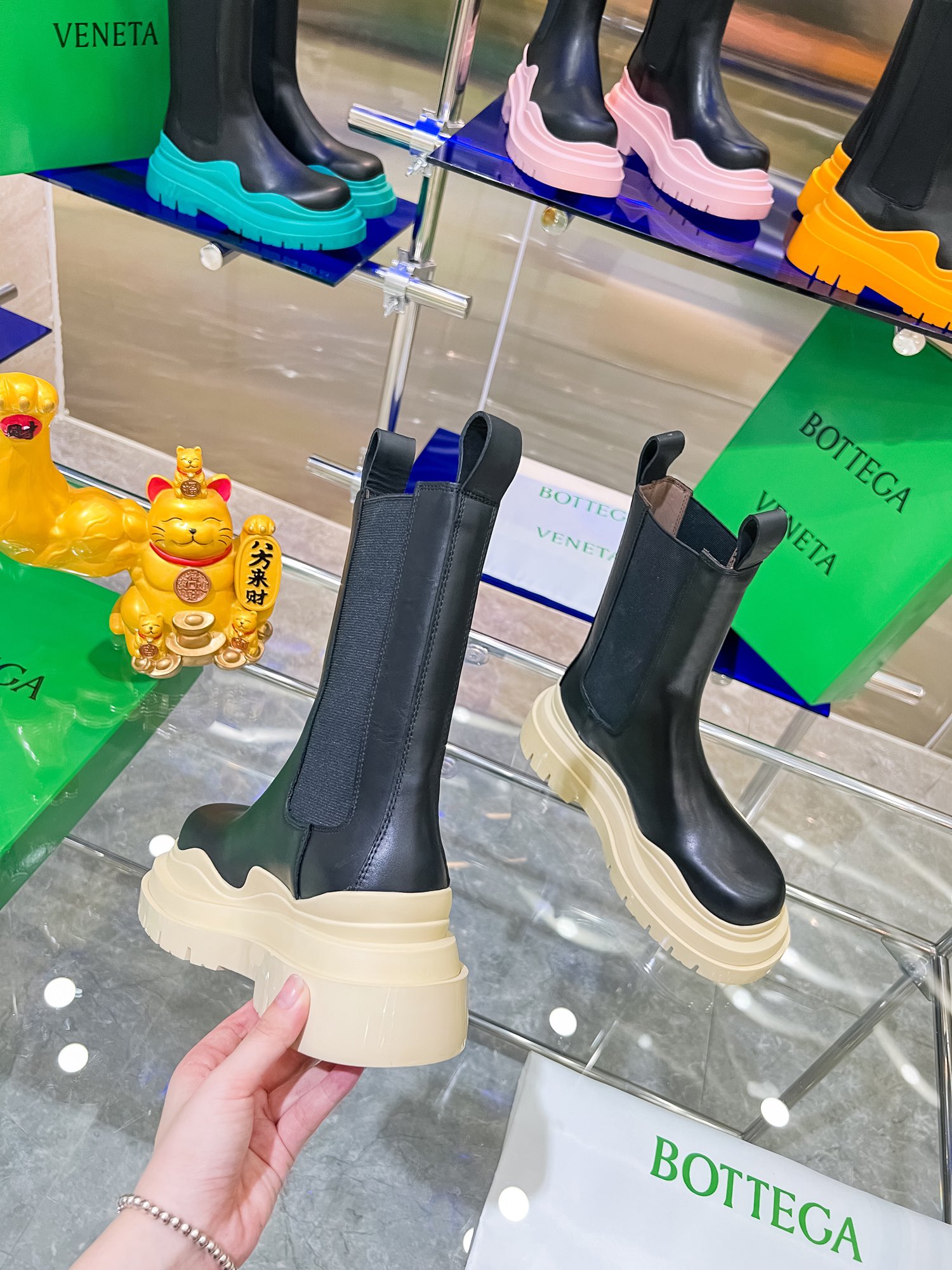 Bottega V’s New Bottom-Heavy Boots: P-bot 900 Series Upgrade. - 图片 5