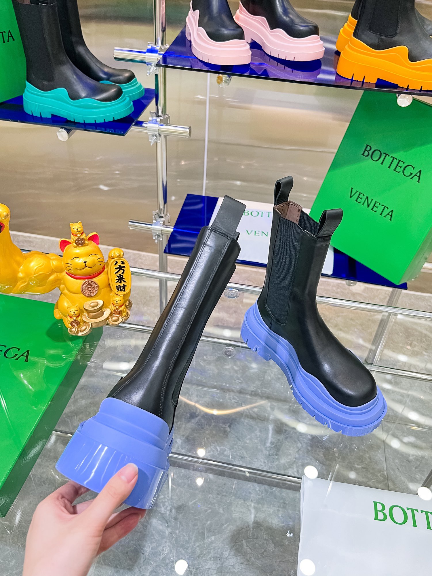 Bottega V Introduces New Bottom-Heavy Colored Boots Series - 图片 3