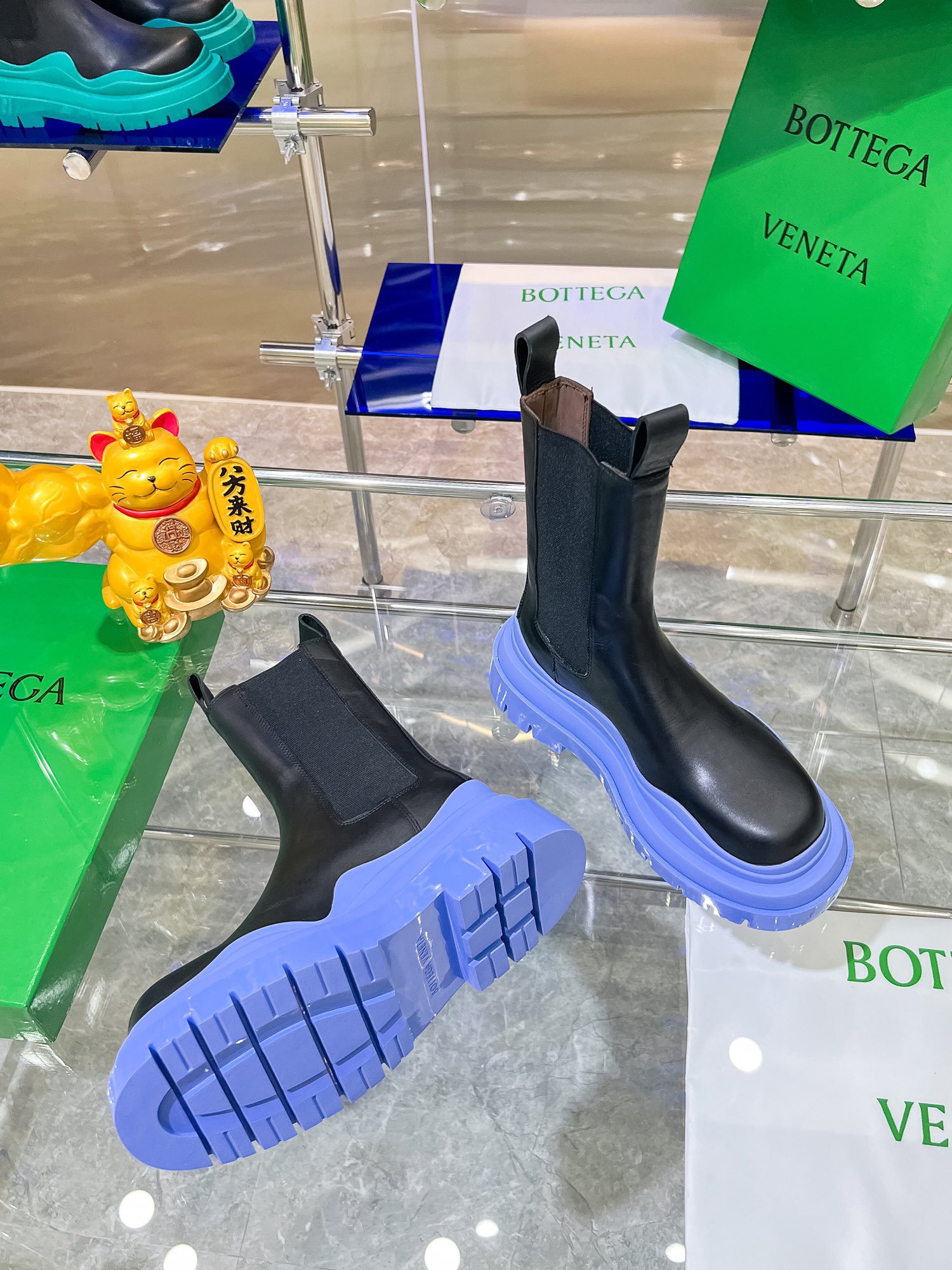 Bottega V Introduces New Bottom-Heavy Colored Boots Series - 图片 5