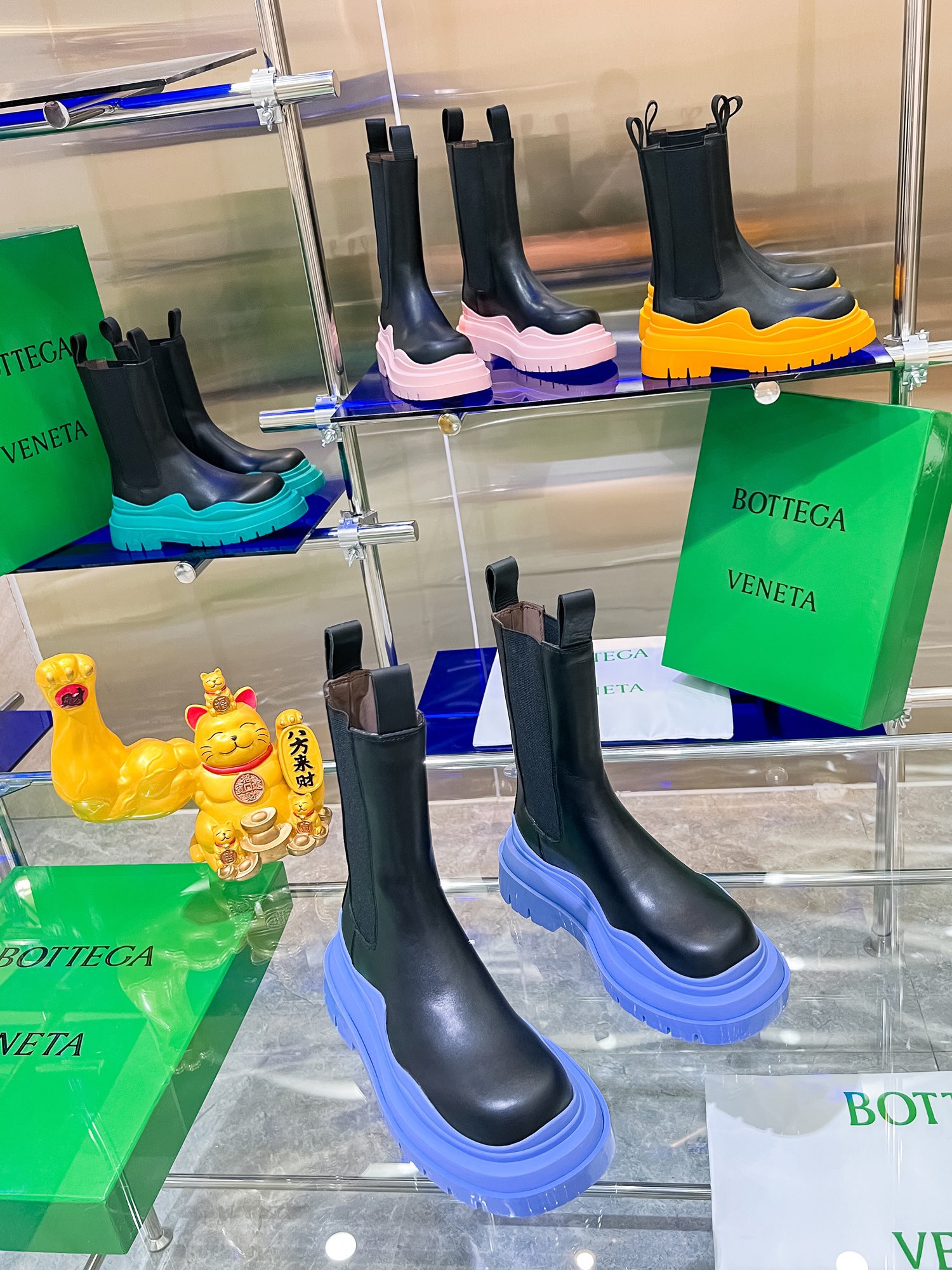 Bottega V Introduces New Bottom-Heavy Colored Boots Series - 图片 2
