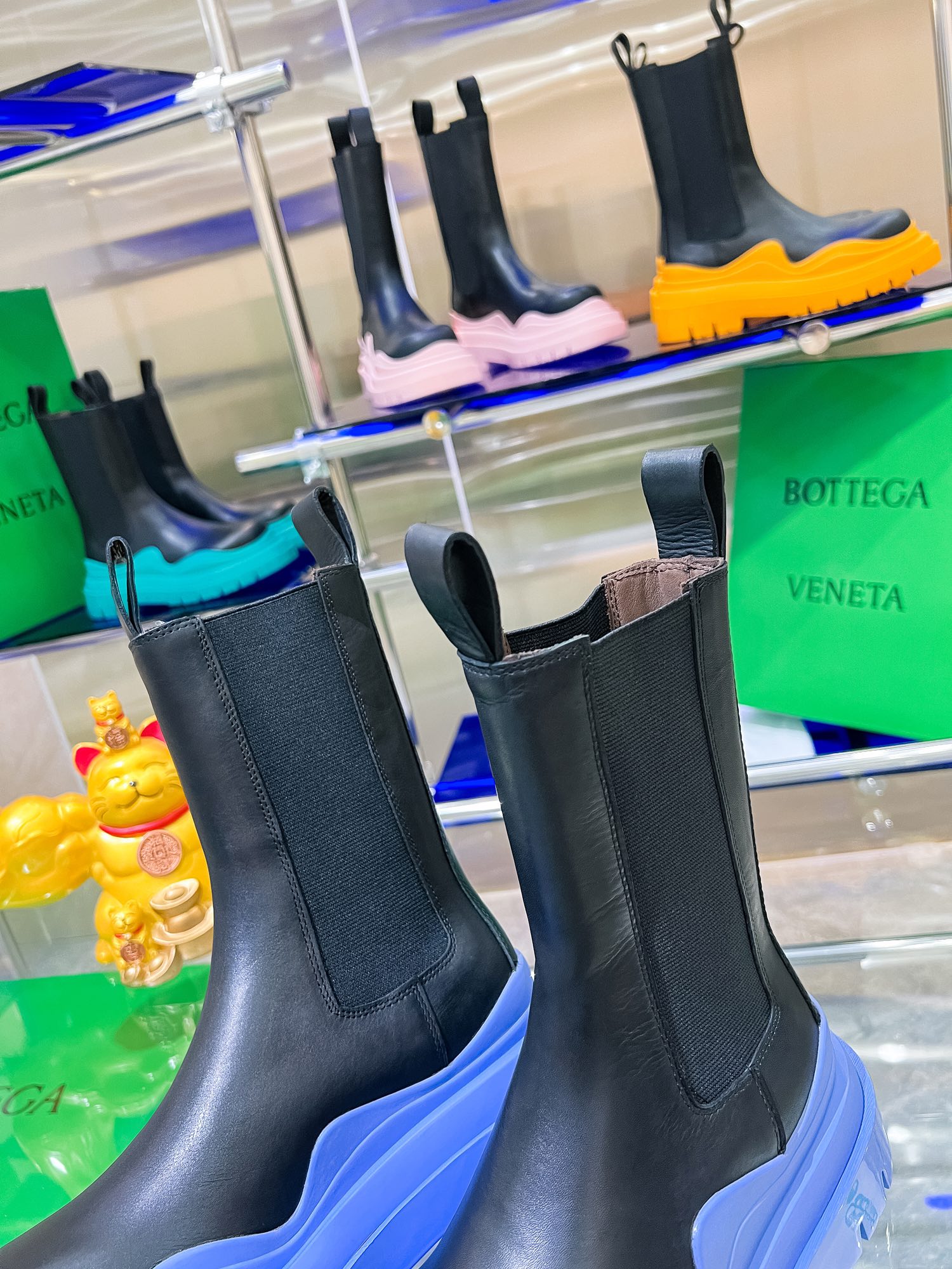 Bottega V Introduces New Bottom-Heavy Colored Boots Series - 图片 6