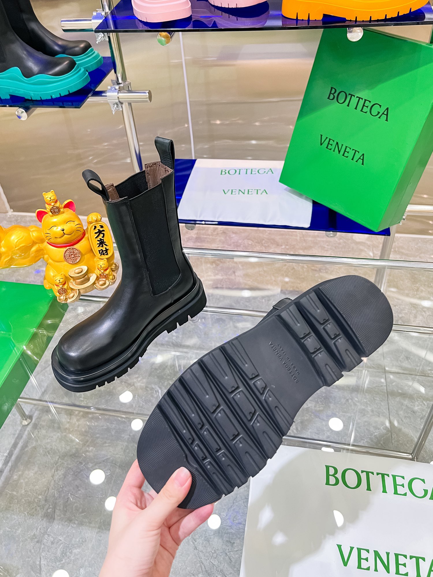 Bottega V’s New Coloured Bottom-Heavy Boots: P-Bot 900 Series - 图片 7
