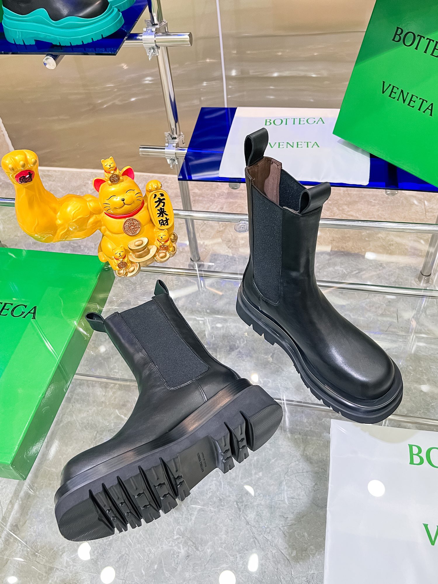 Bottega V’s New Coloured Bottom-Heavy Boots: P-Bot 900 Series - 图片 8