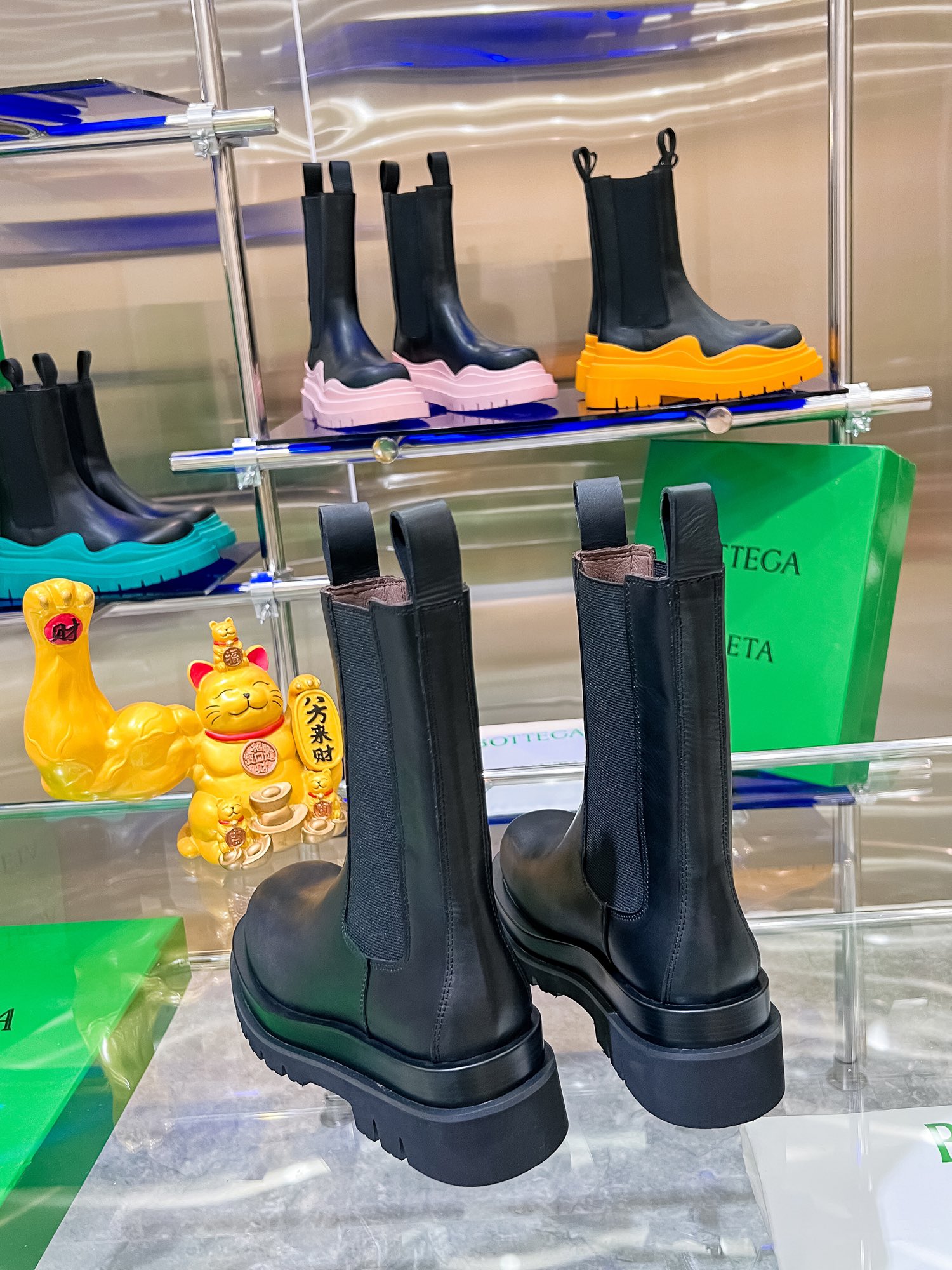 Bottega V’s New Coloured Bottom-Heavy Boots: P-Bot 900 Series - 图片 4