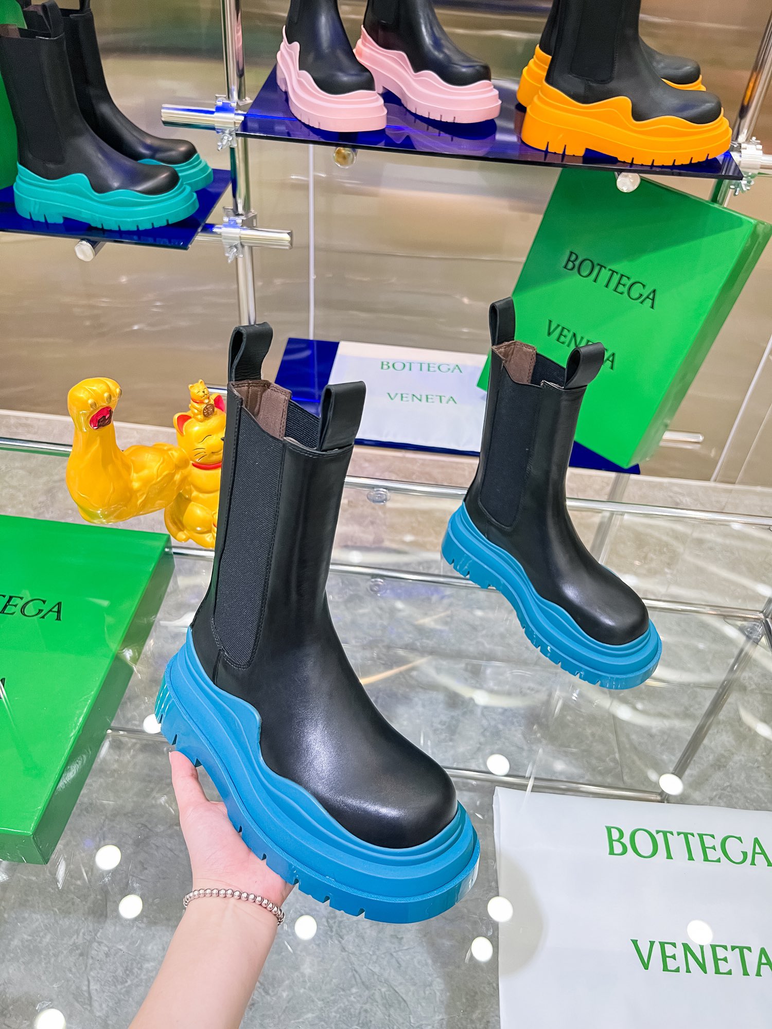Bottega V Launches New Series of Bottom-Heavy Coloured Boots - 图片 9