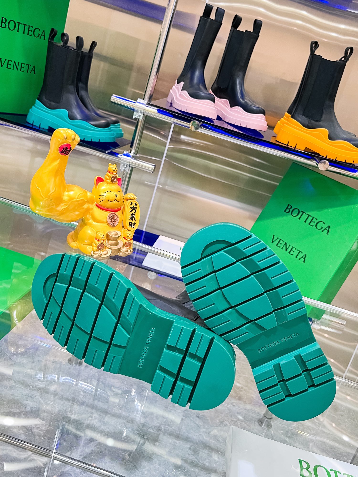 Bottega Veneta Launches New Bottom-Heavy Colored Boots for P-bot 900 Collection - 图片 9
