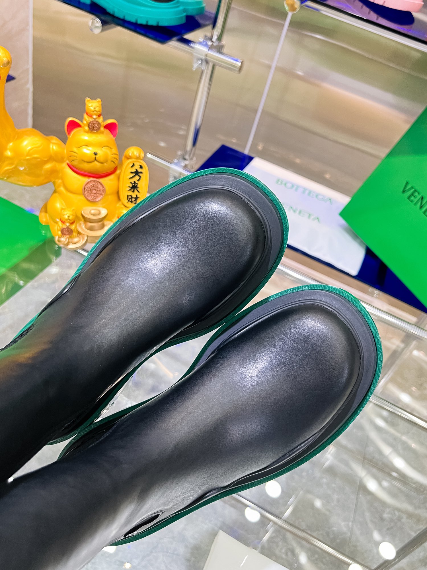 Bottega Veneta Launches New Bottom-Heavy Colored Boots for P-bot 900 Collection - 图片 6