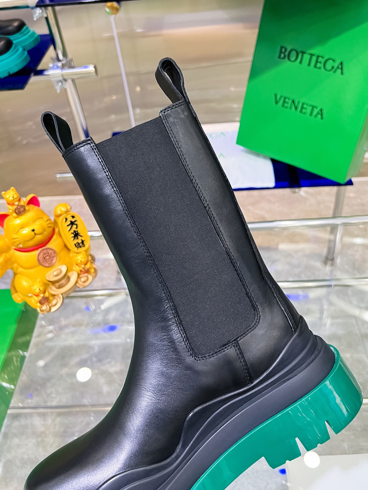 Bottega Veneta Launches New Bottom-Heavy Colored Boots for P-bot 900 Collection - 图片 8