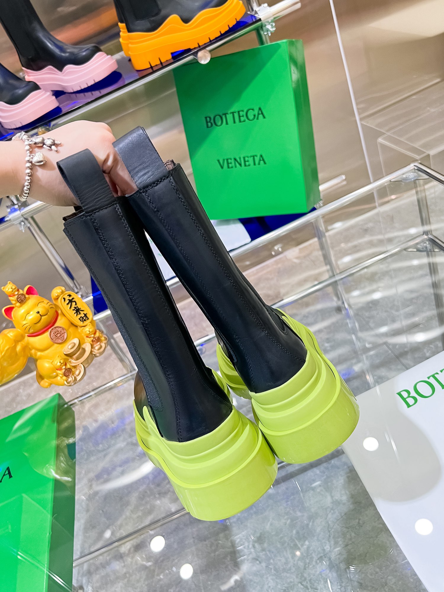 Bottega V’s New Bottom-Heavy Boots: P-bot 900 Series Review - 图片 6
