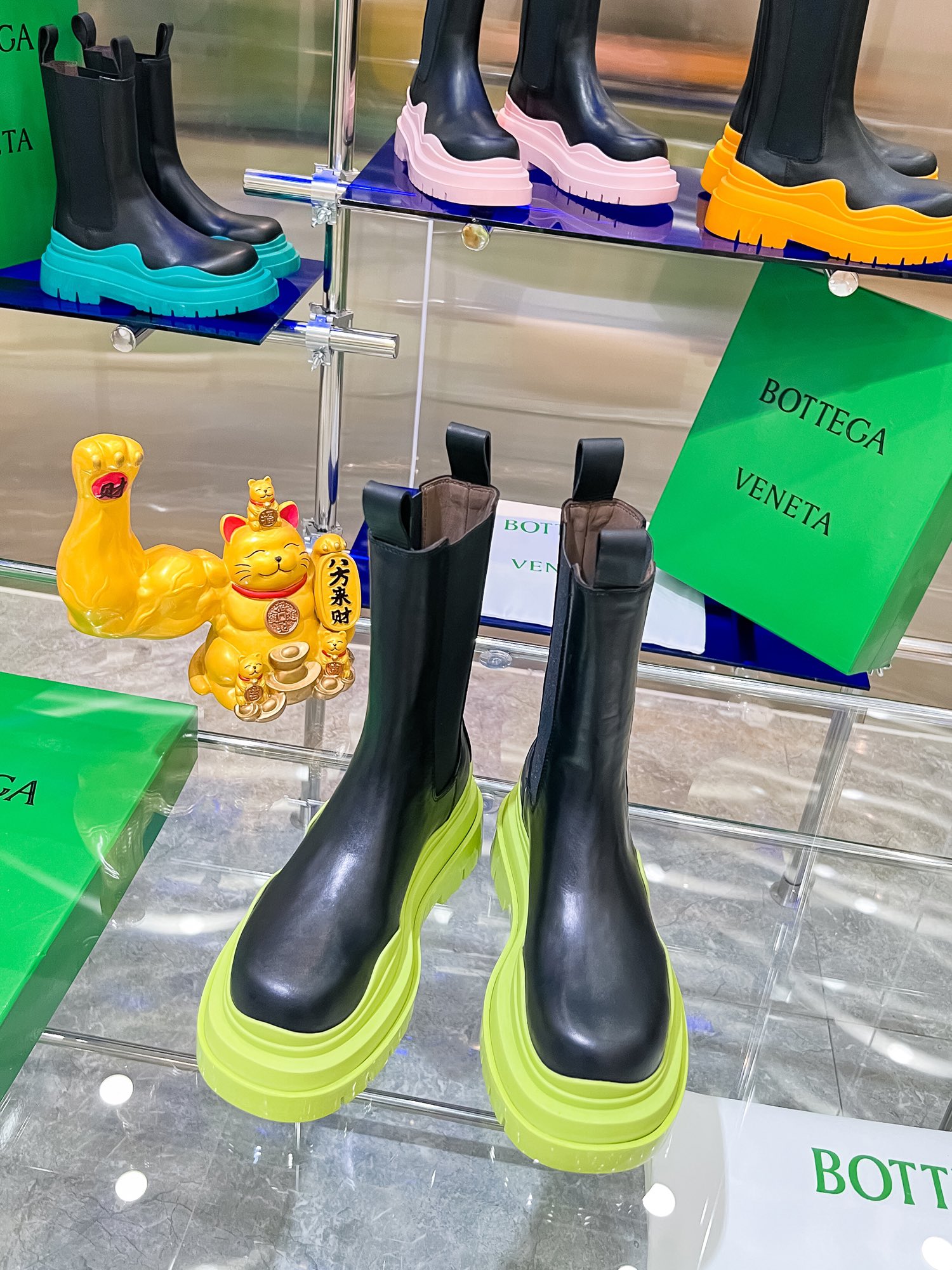 Bottega V’s New Bottom-Heavy Boots: P-bot 900 Series Review - 图片 1