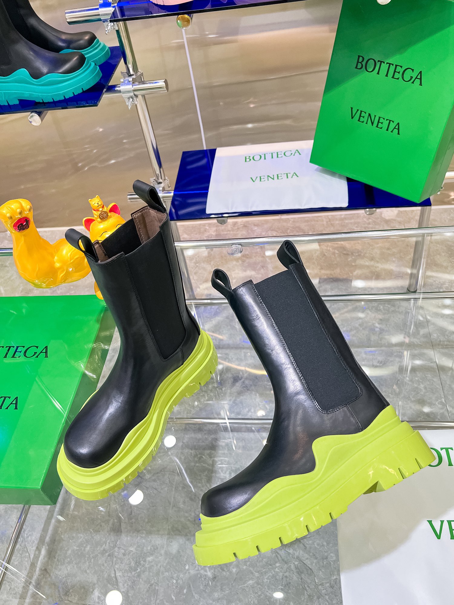 Bottega V’s New Bottom-Heavy Boots: P-bot 900 Series Review - 图片 9