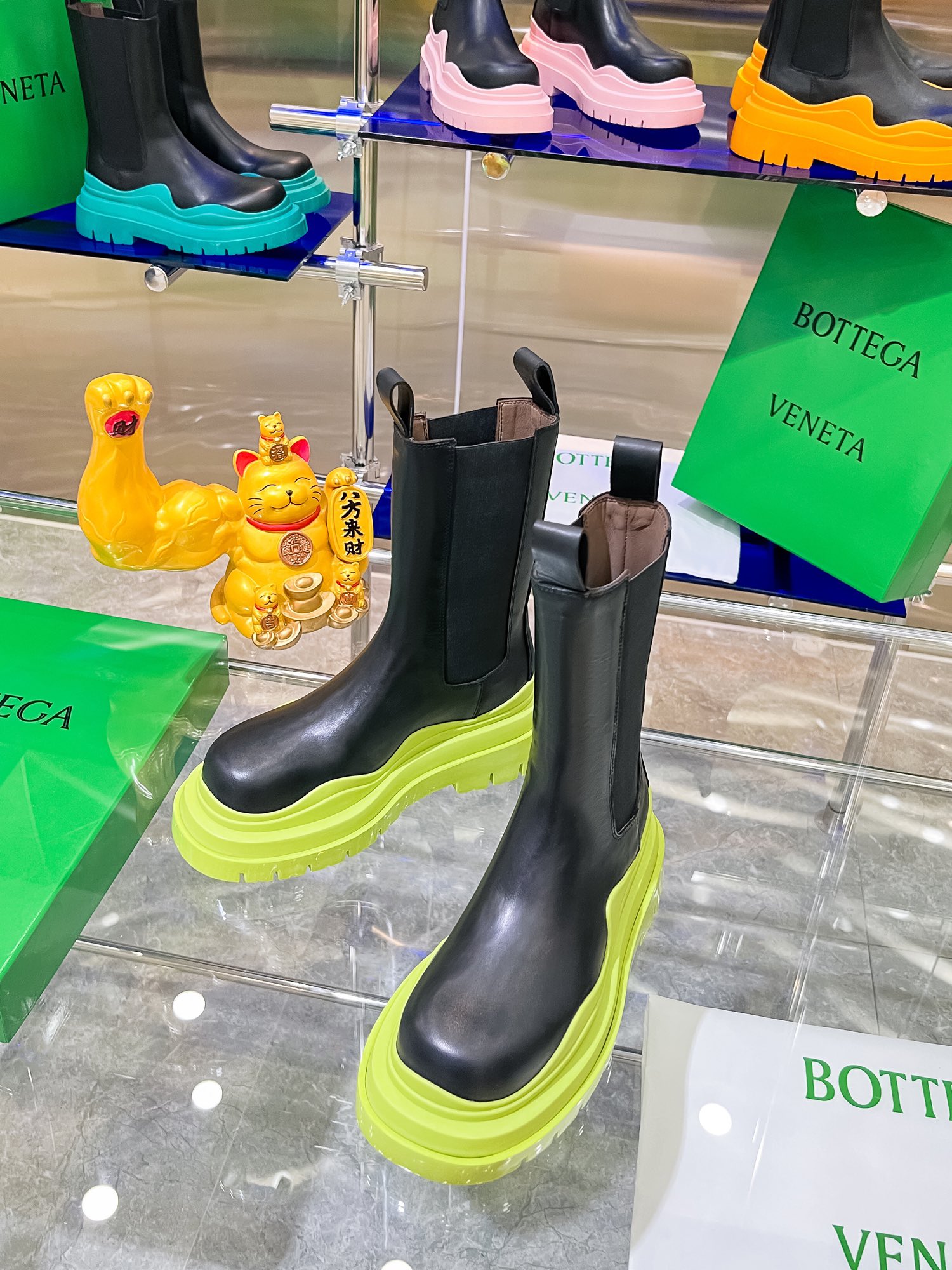 Bottega V’s New Bottom-Heavy Boots: P-bot 900 Series Review - 图片 3