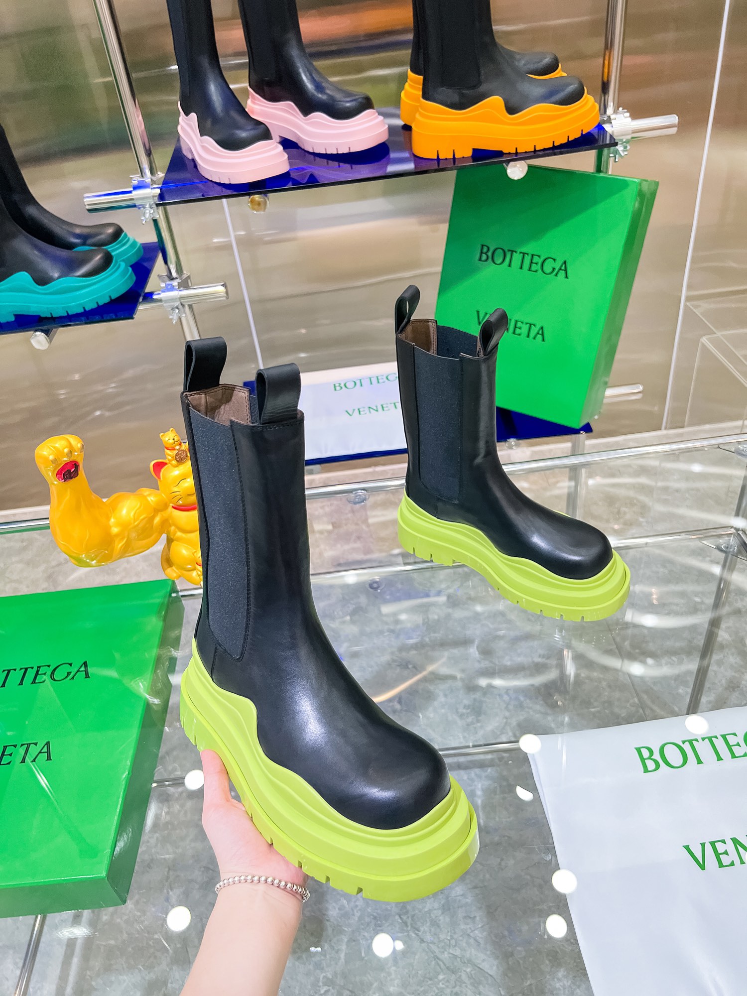 Bottega V’s New Bottom-Heavy Boots: P-bot 900 Series Review - 图片 5
