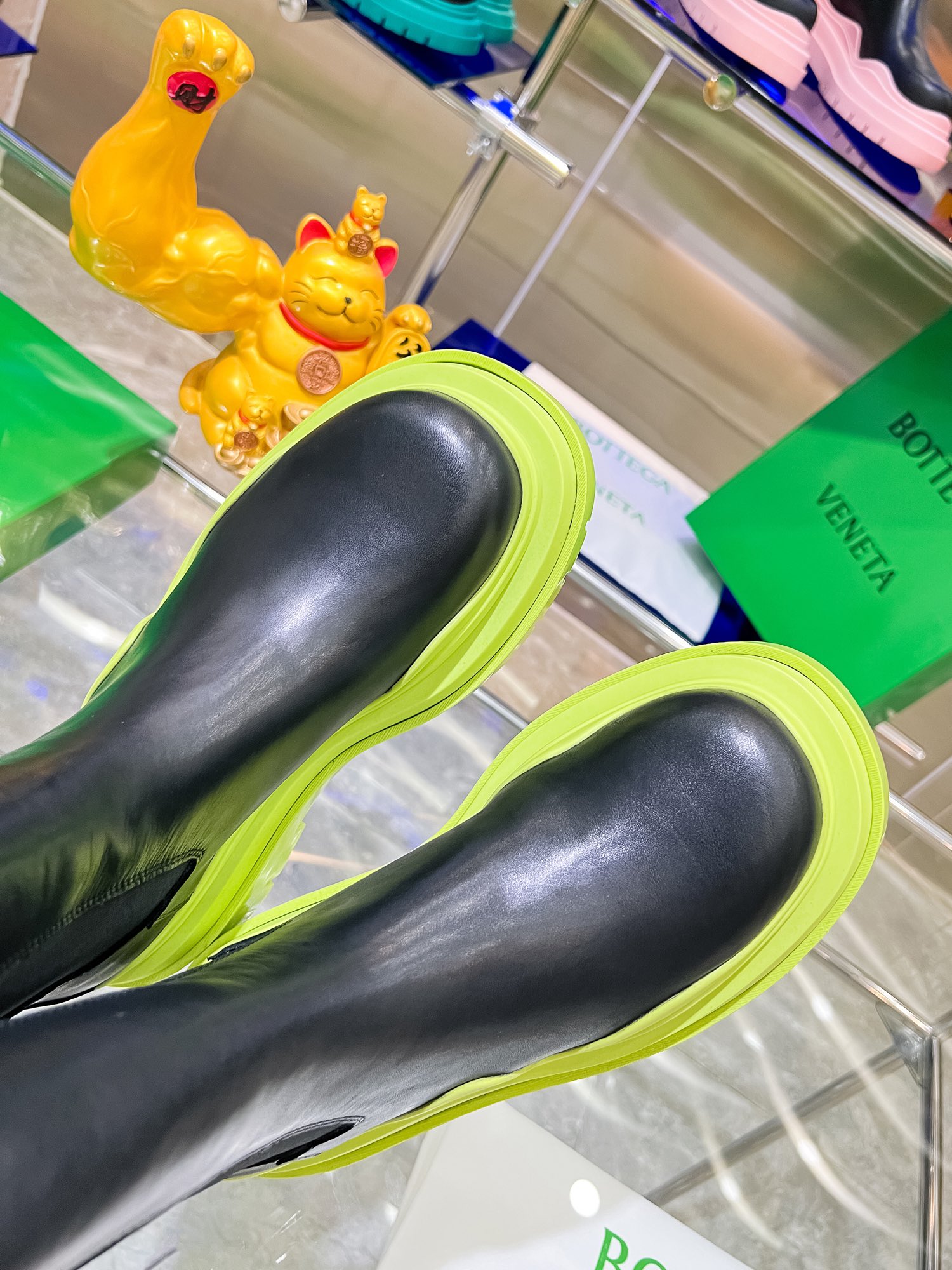 Bottega V’s New Bottom-Heavy Boots: P-bot 900 Series Review - 图片 8