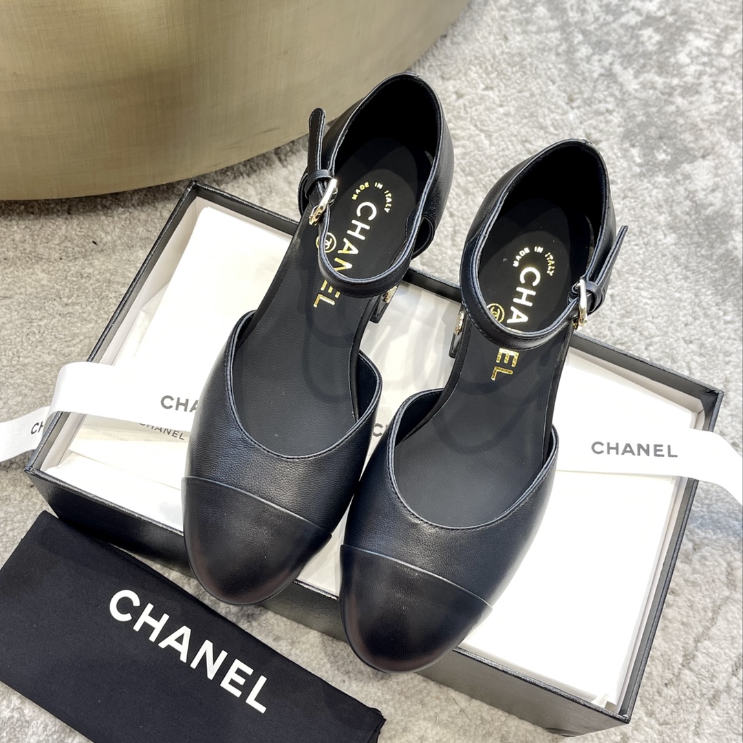CHANEL Mary Jane сандалии подиумная модель подкладка из овечьей кожи подошва из натуральной итальянской кожи подчеркивает белизну кожи и добавляет элегантности