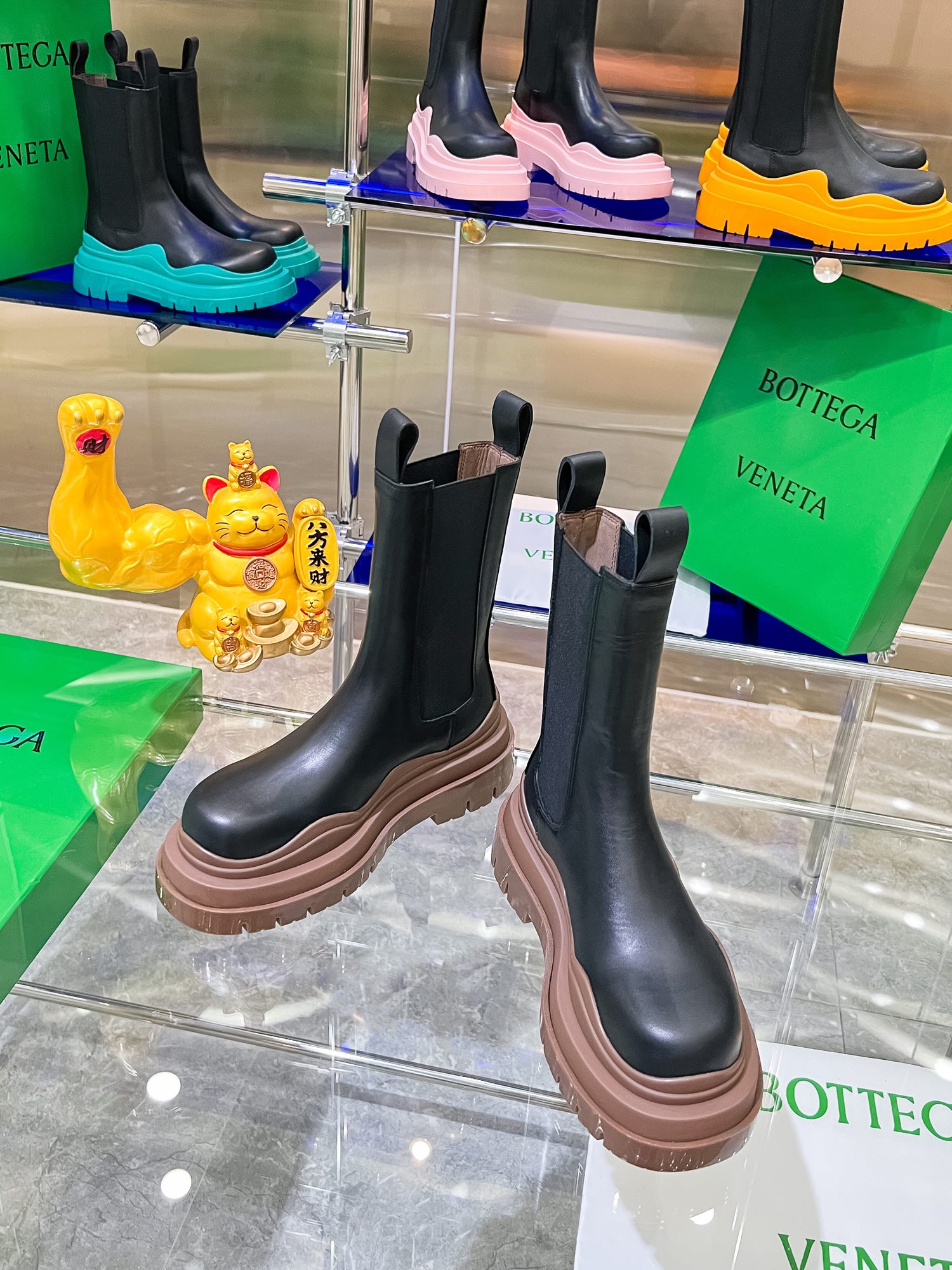 Bottega V Launches New Colored Bottom-Heavy Boots for P-Bot 900 Collection - 图片 7